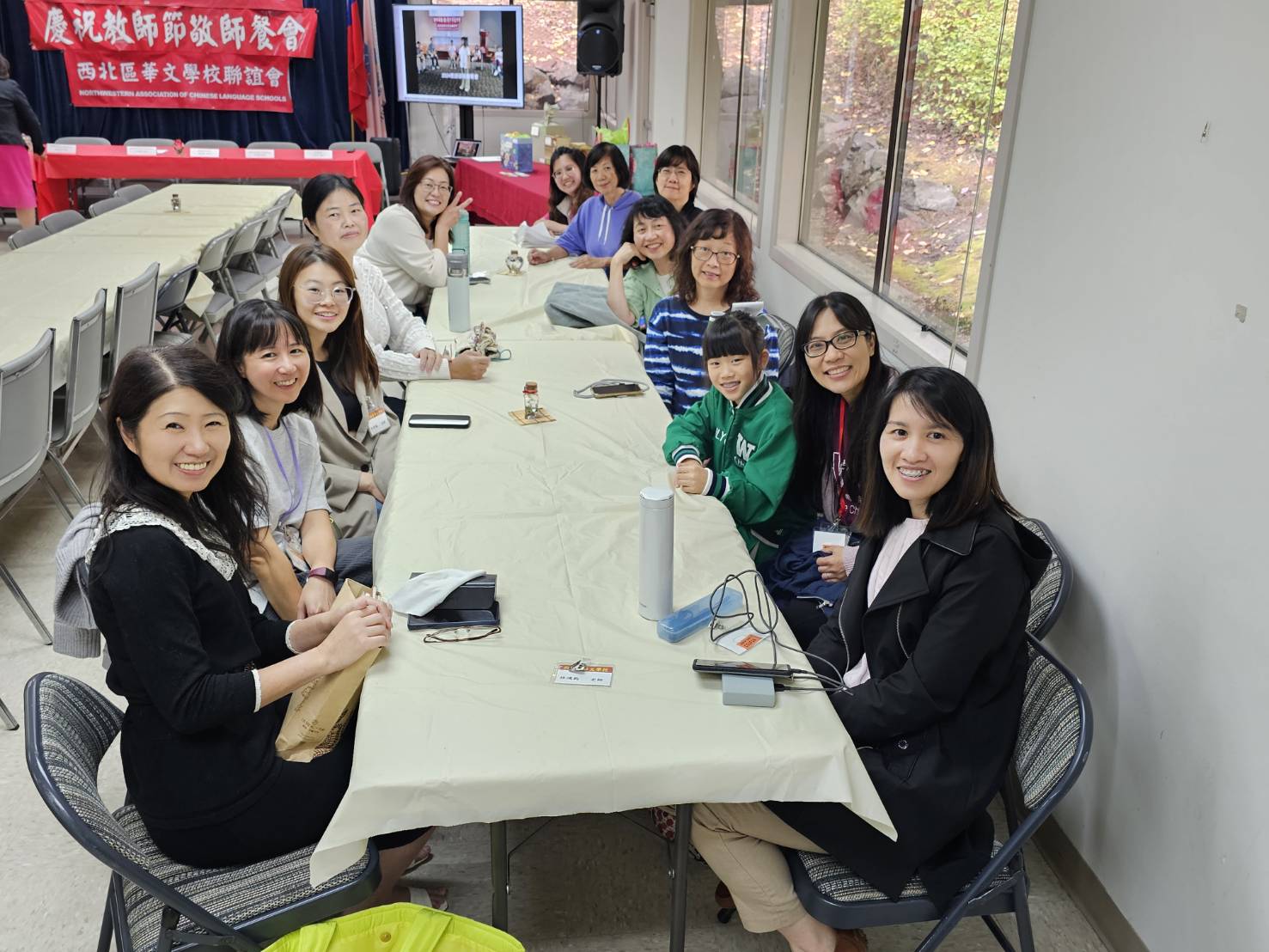 西雅圖華文學校的老師們熱情出席