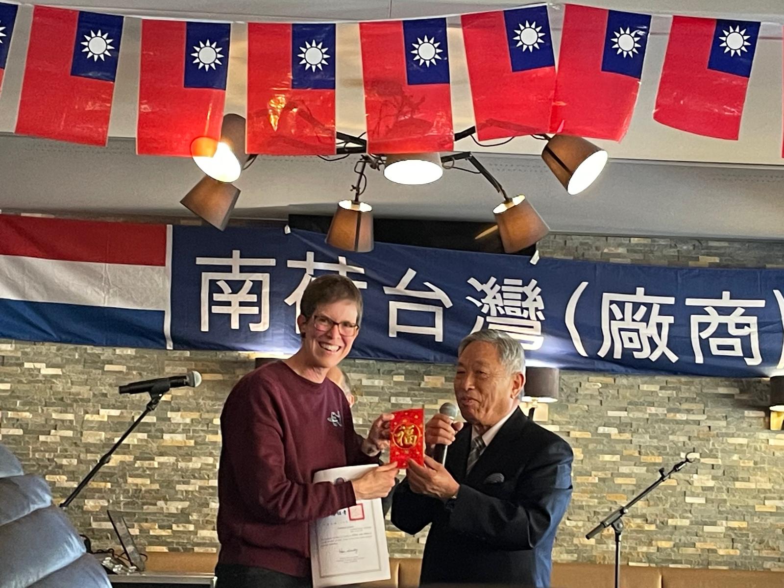 2025口說爭霸賽田中光大使現場頒獎