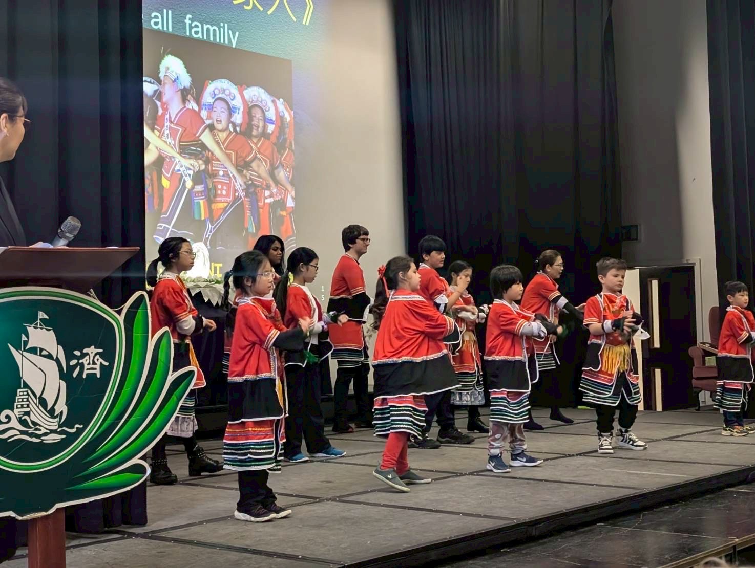 學生們帶來臺灣民俗舞蹈表演