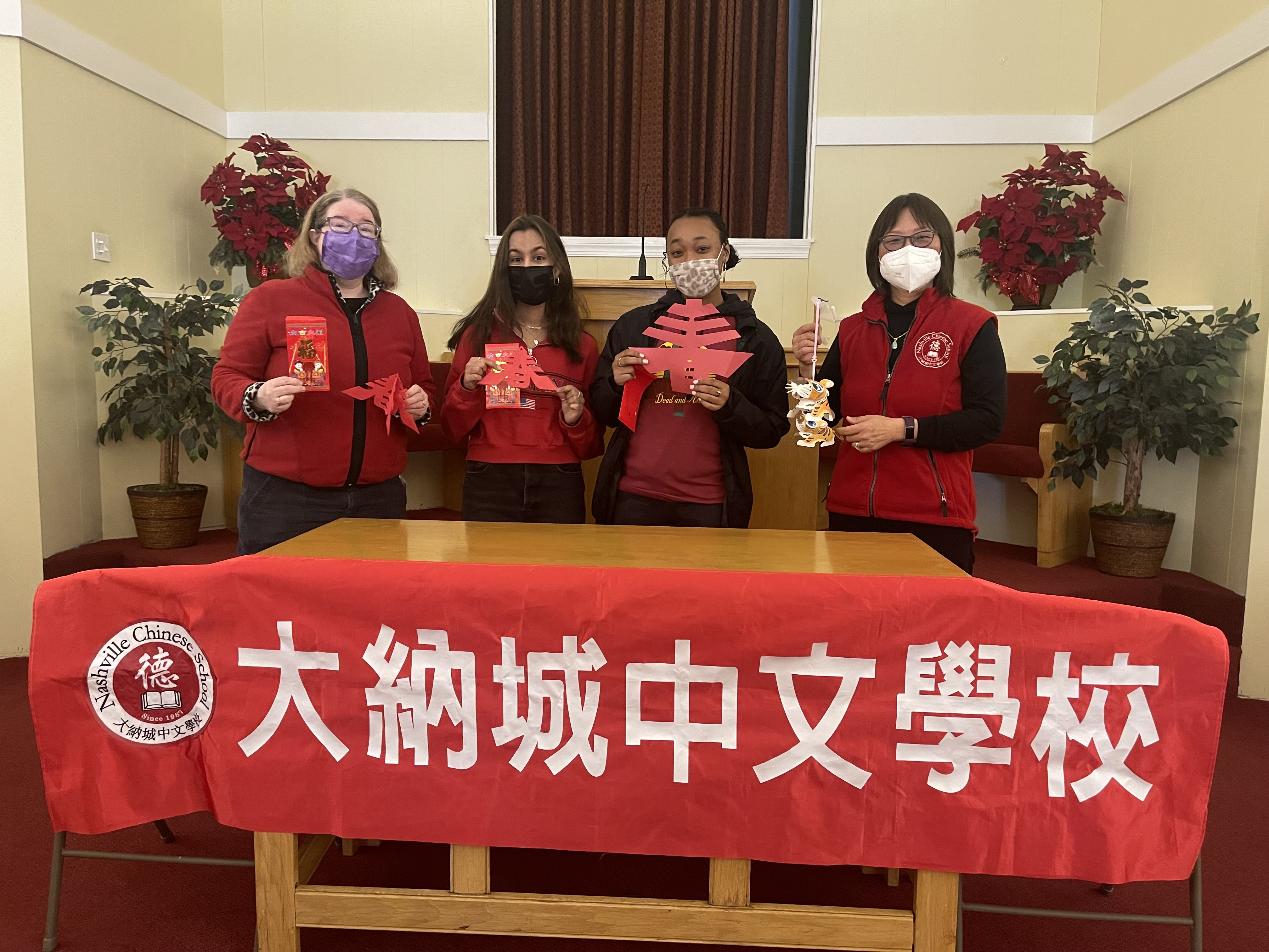 成人班學生及校長合照