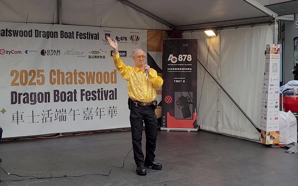 中華文化學校林  松校長獻唱多首著名歌曲