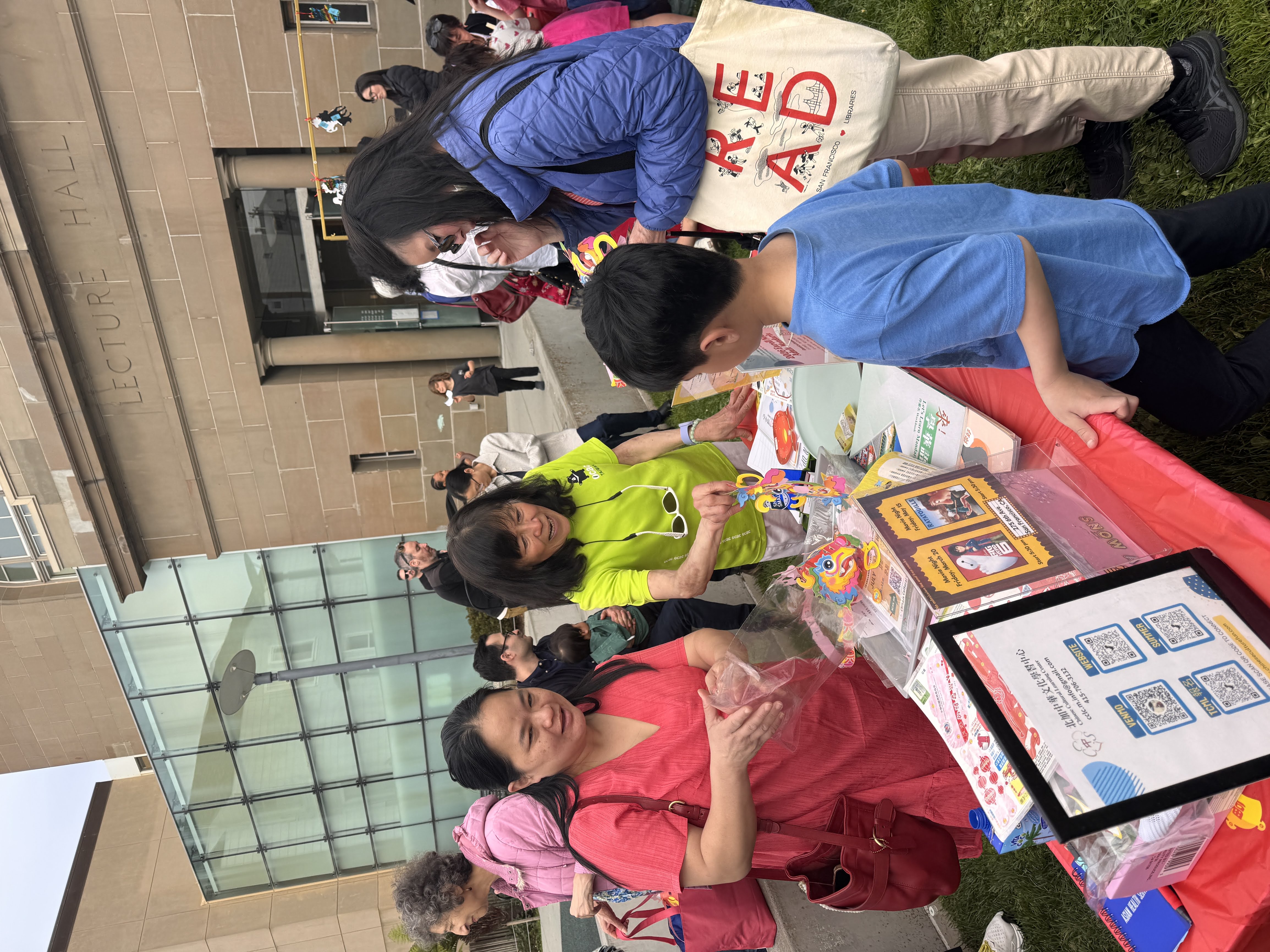 問課程，拿燈籠