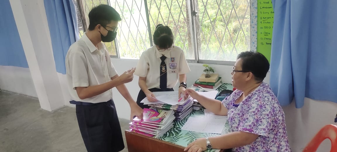 [112年海外僑校教師獎勵]來自馬來西亞沙巴拿篤中學，榮獲10年屆獎勵的羅嬡雲老師1