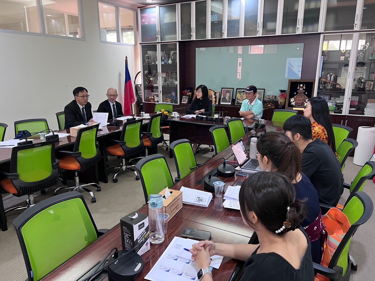 屏東大學教務長等訪視團與新南向教師交流座談