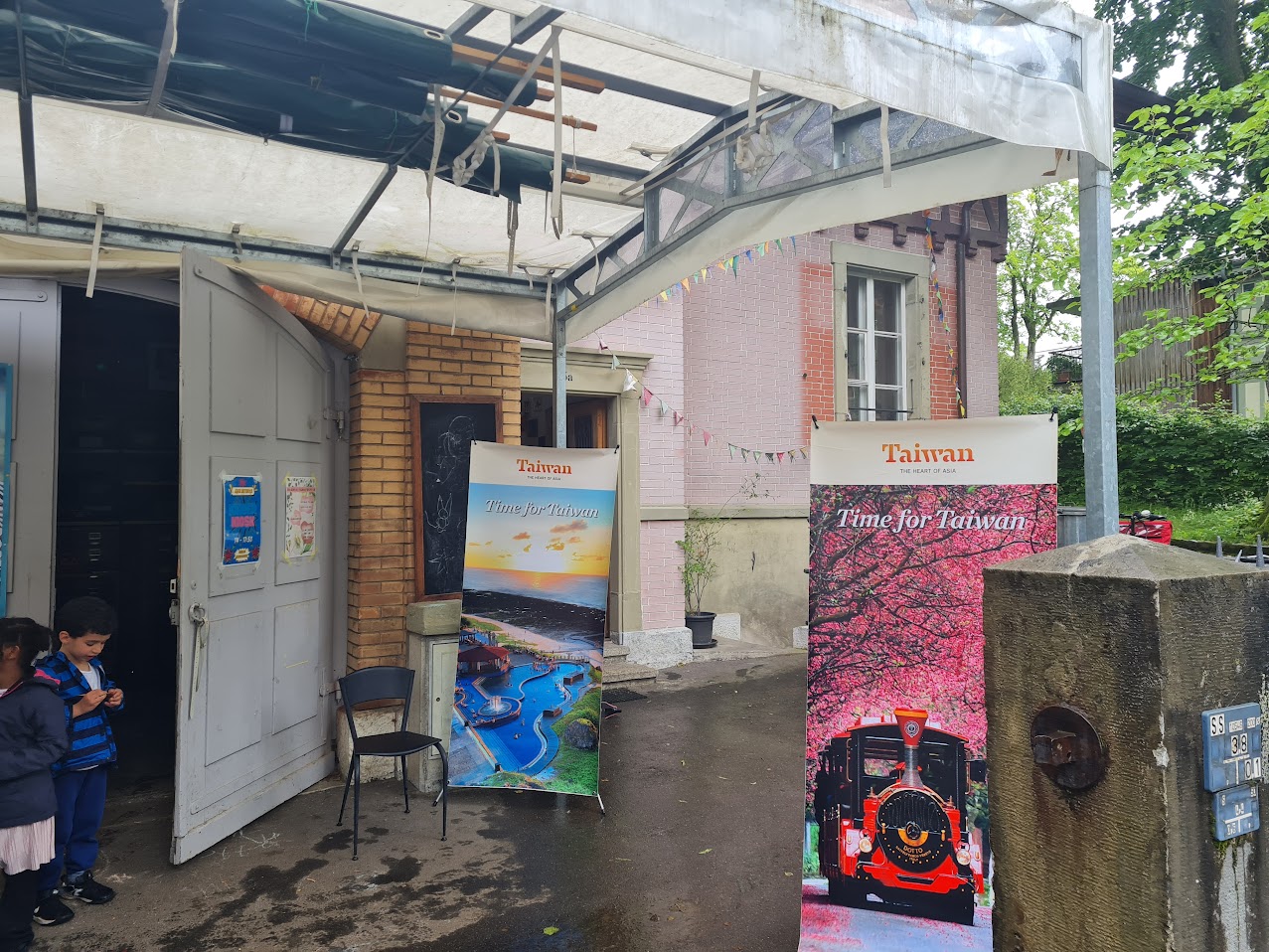 與當地孩童聚會點合作