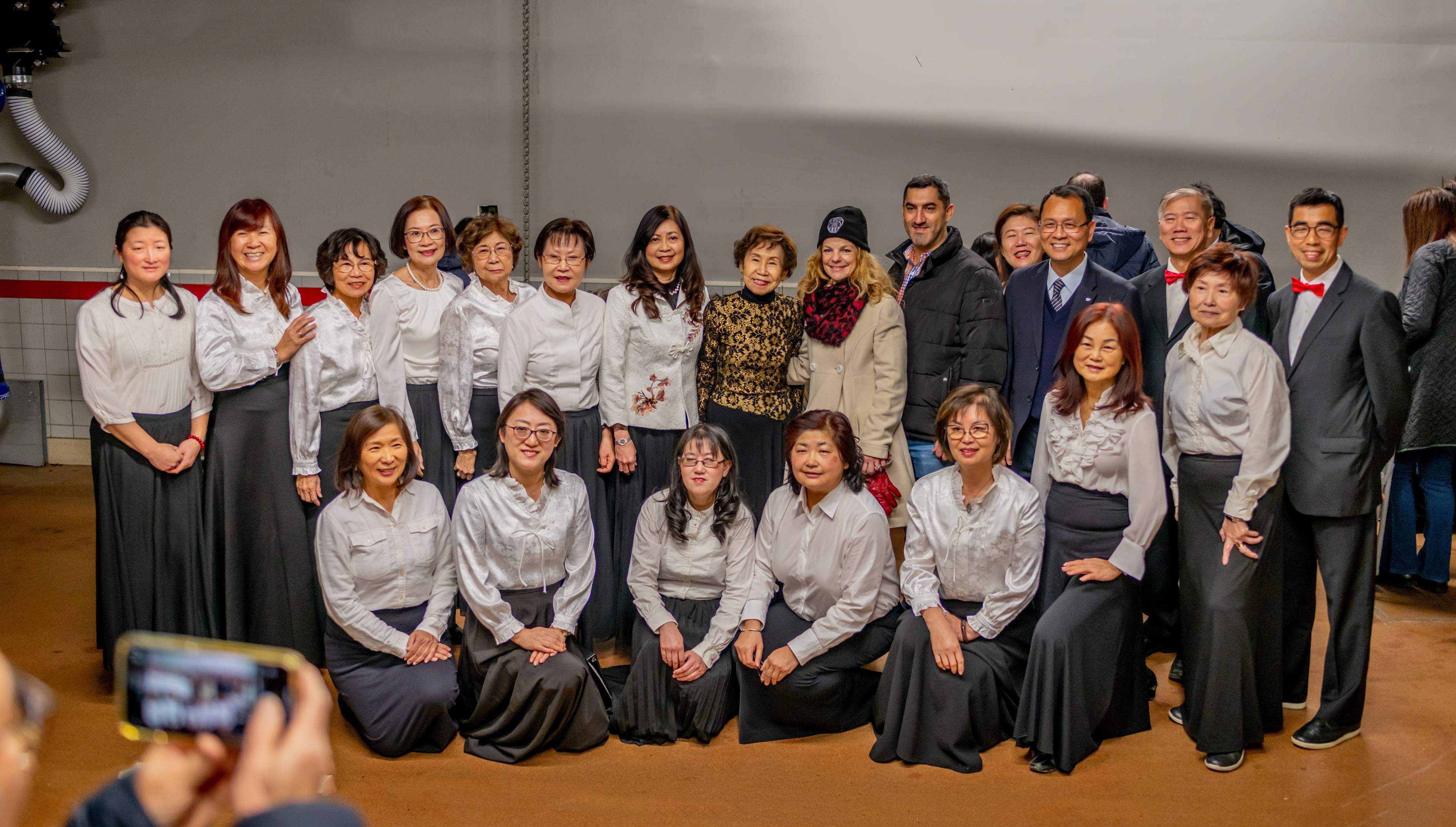 市長與慈濟長島合唱團合影