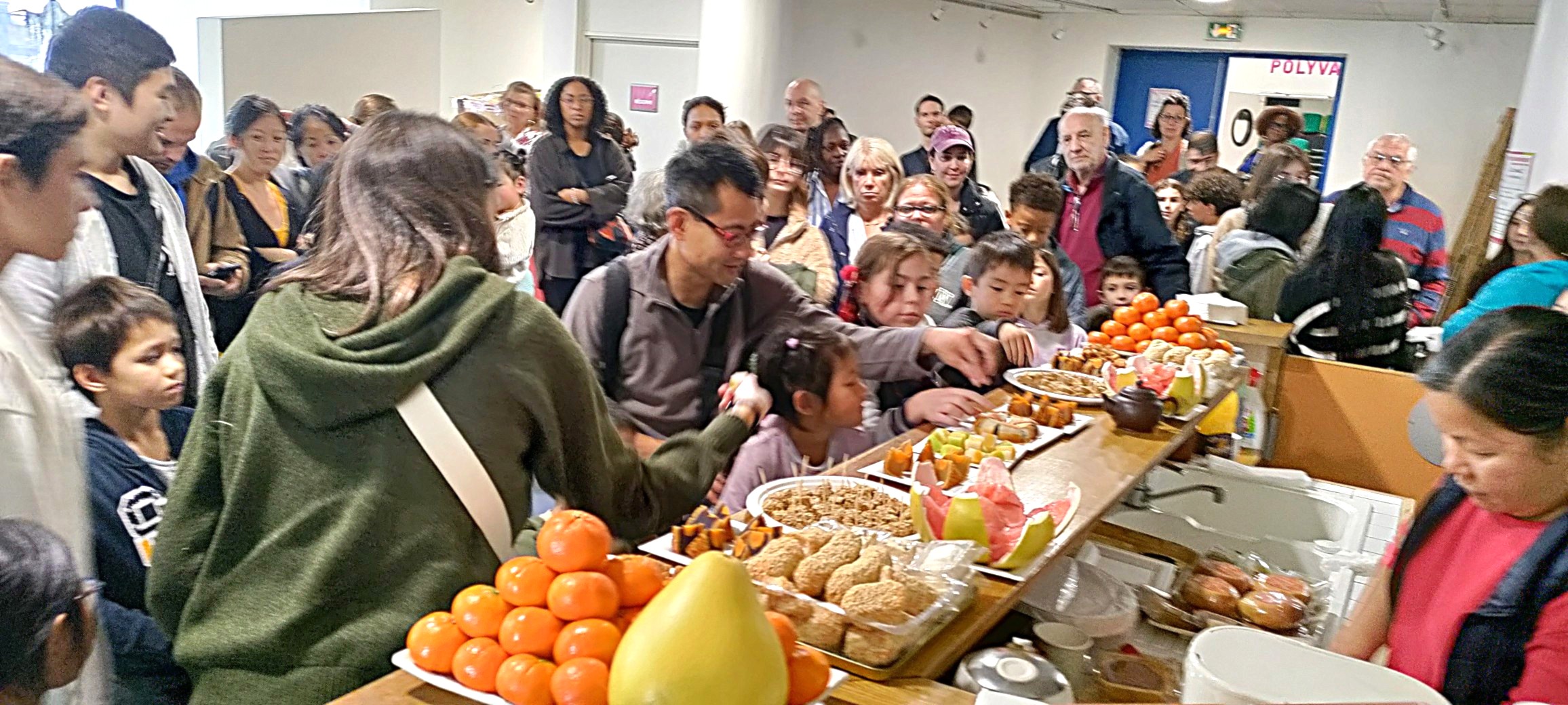 品嚐月餅與應景小點心