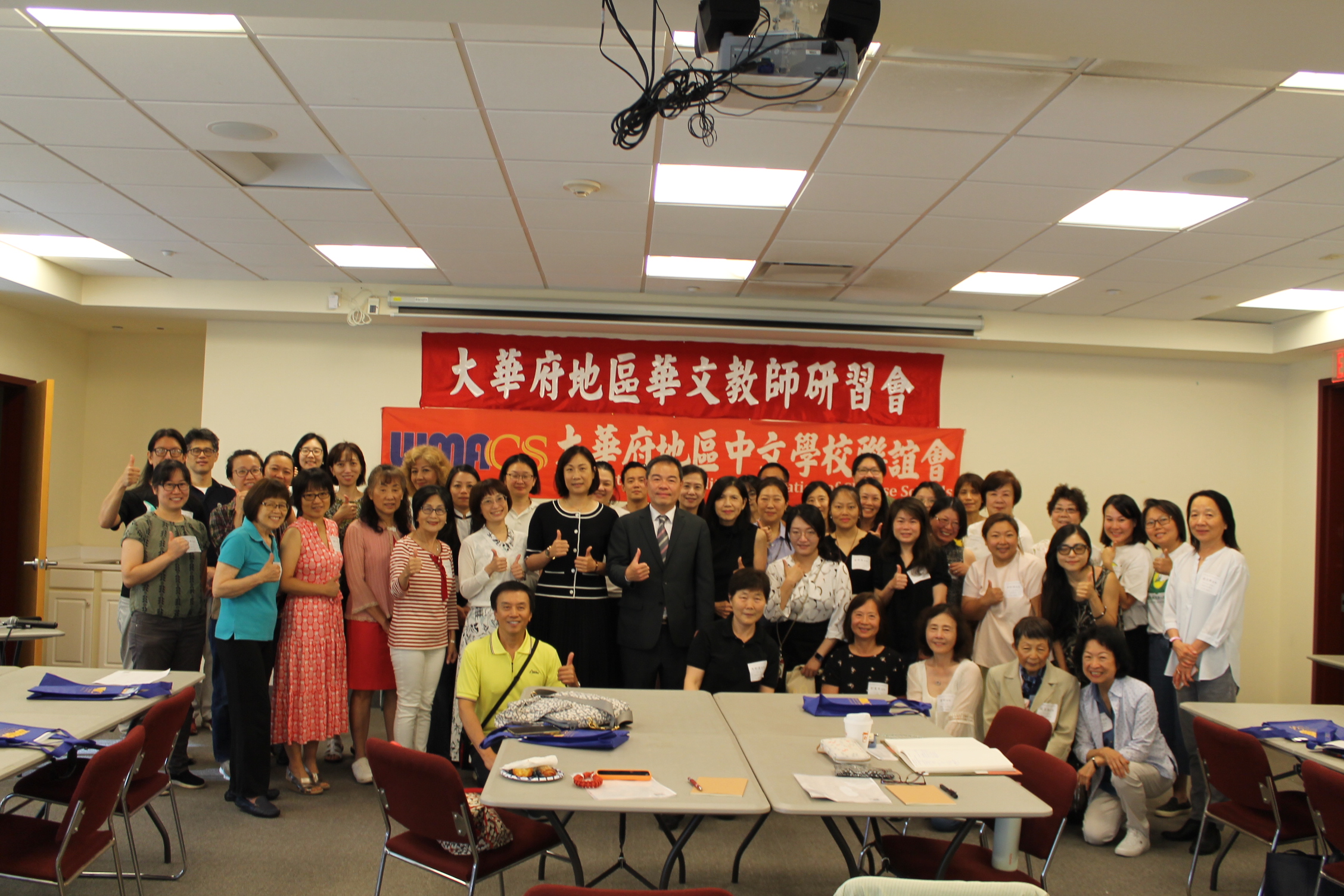 僑教中心主任黃正杰、陳嘉凌及吳庭榛老師與參與學員溫馨合照