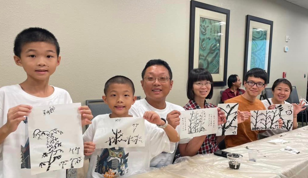 中佛羅里達州立大學黃信雄教授全家人的畫竹作品