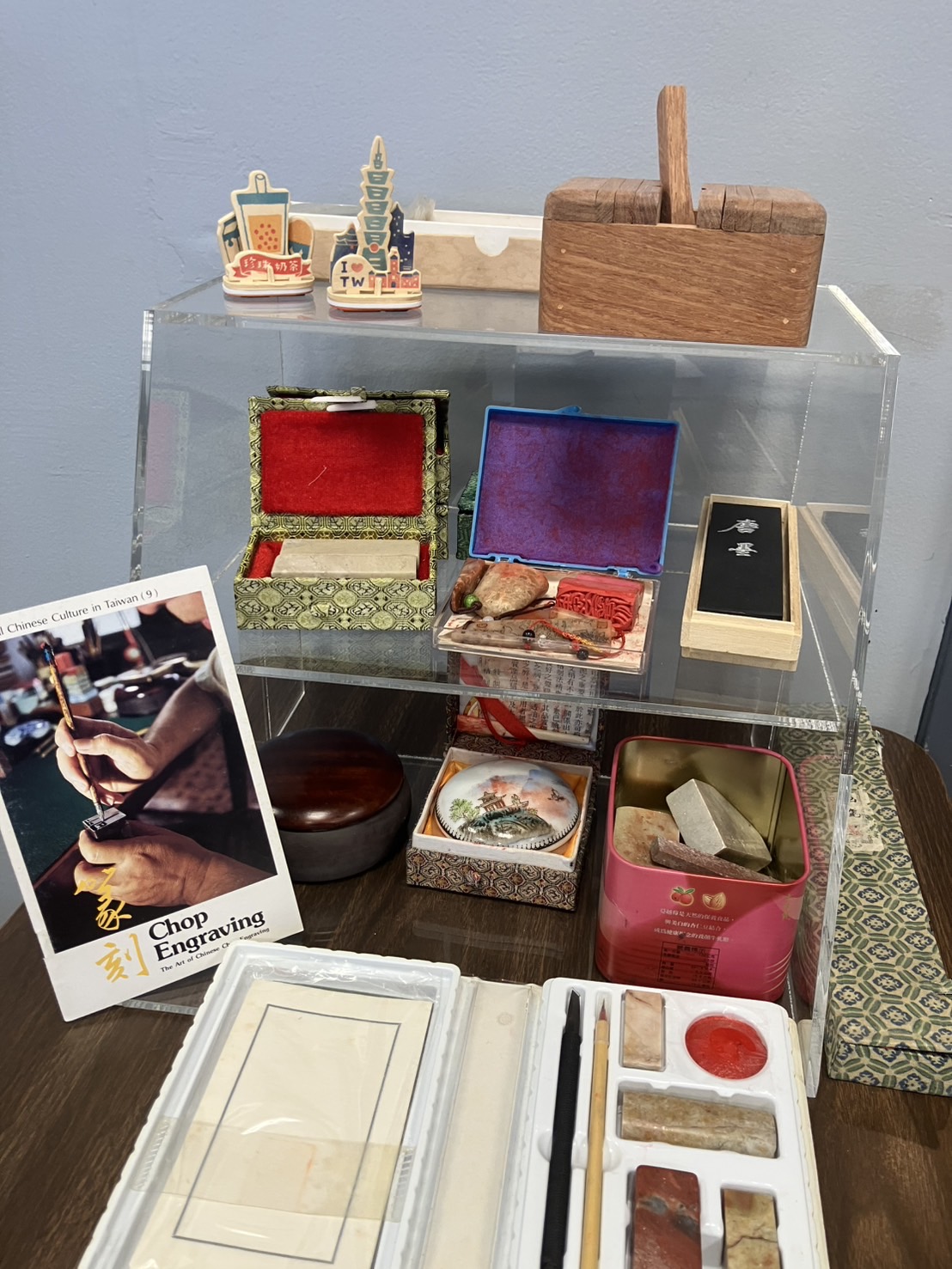 陳老師準備豐富的上課材料供學員參考