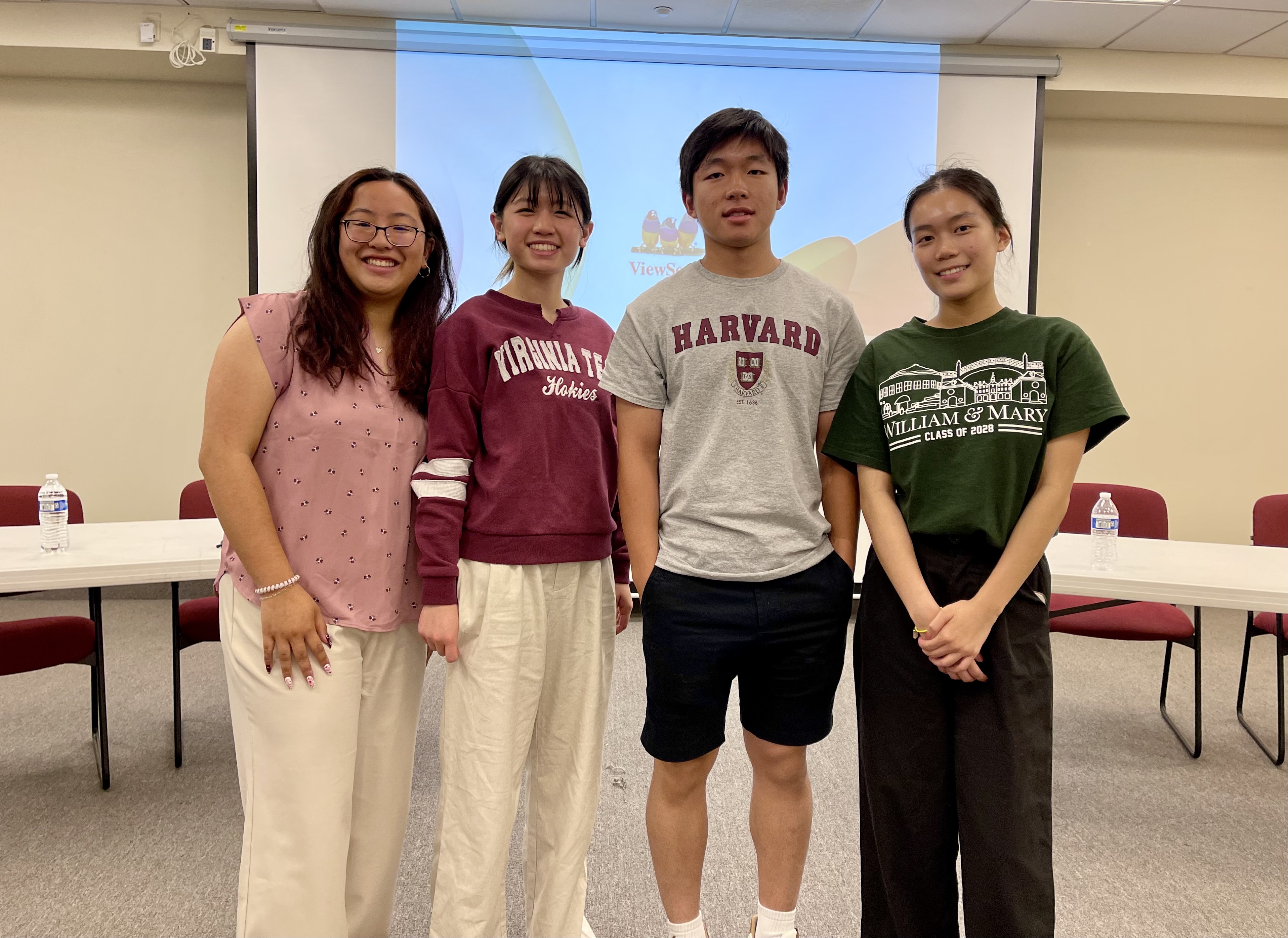 四位講員 (左起：Elizabeth Tang, Victoria Din, David Cao, Cecilia Law)