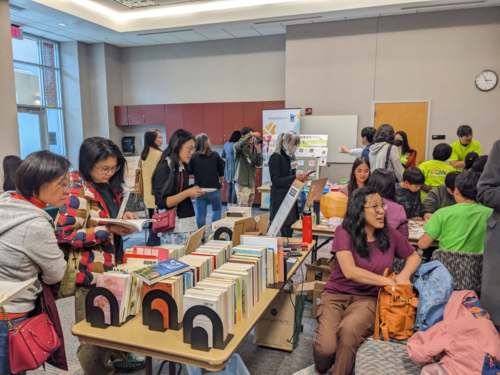 現場提供借還書服務