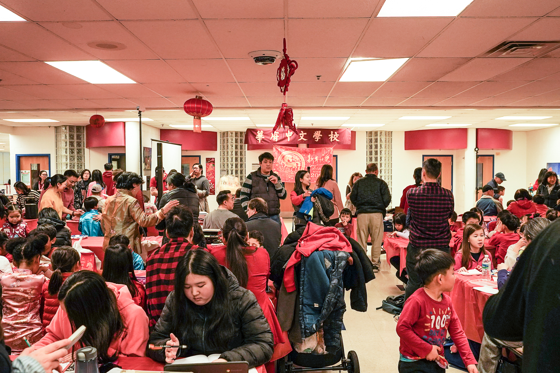 聯歡晚會吸引家長及來賓們