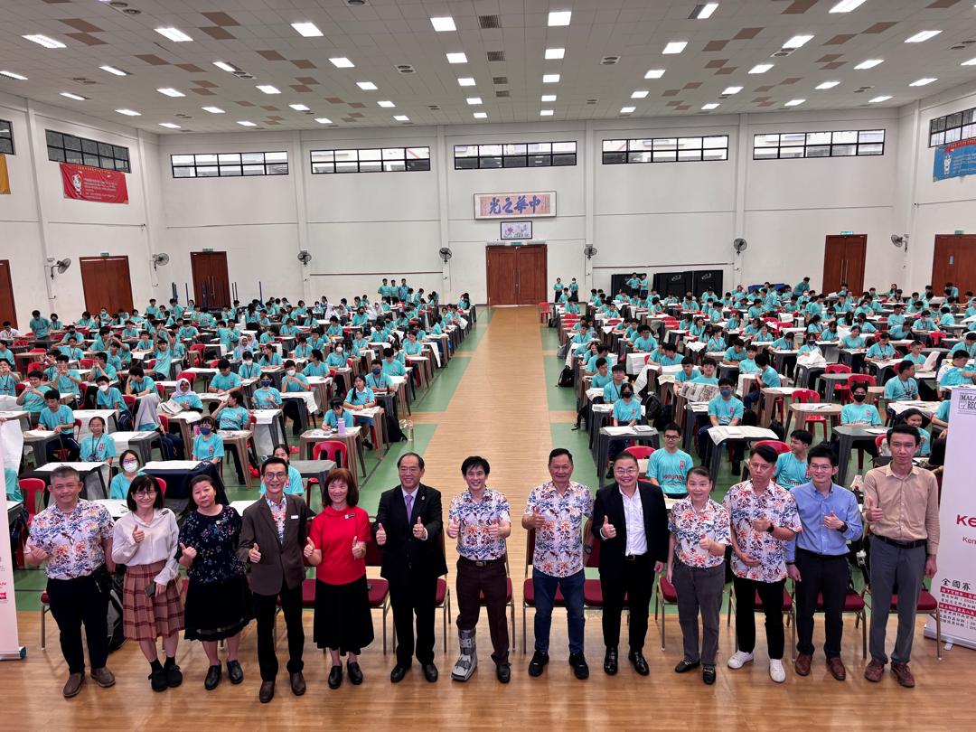 2025年08月06日吉隆坡中華國民型華文中學舉行線下實體賽全校共2200名學生報名參與