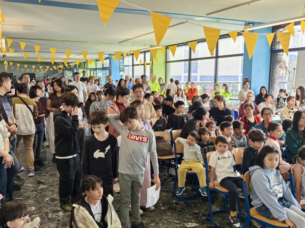 活動現場氣氛熱絡，約200位師生、家長、學員及德國各界人士齊聚一堂，共同歡慶中秋佳節。