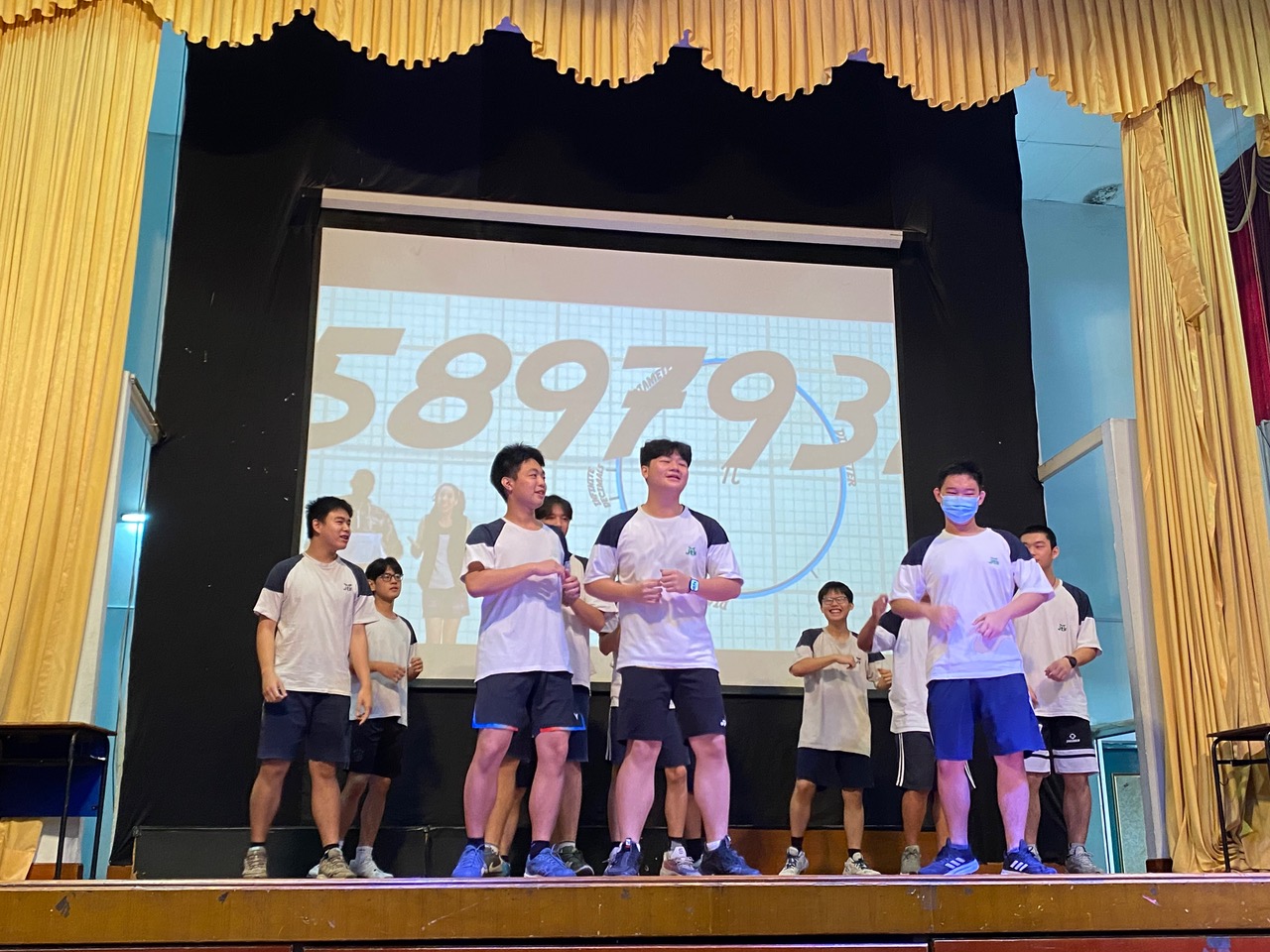 G11表演圓周率舞蹈-2