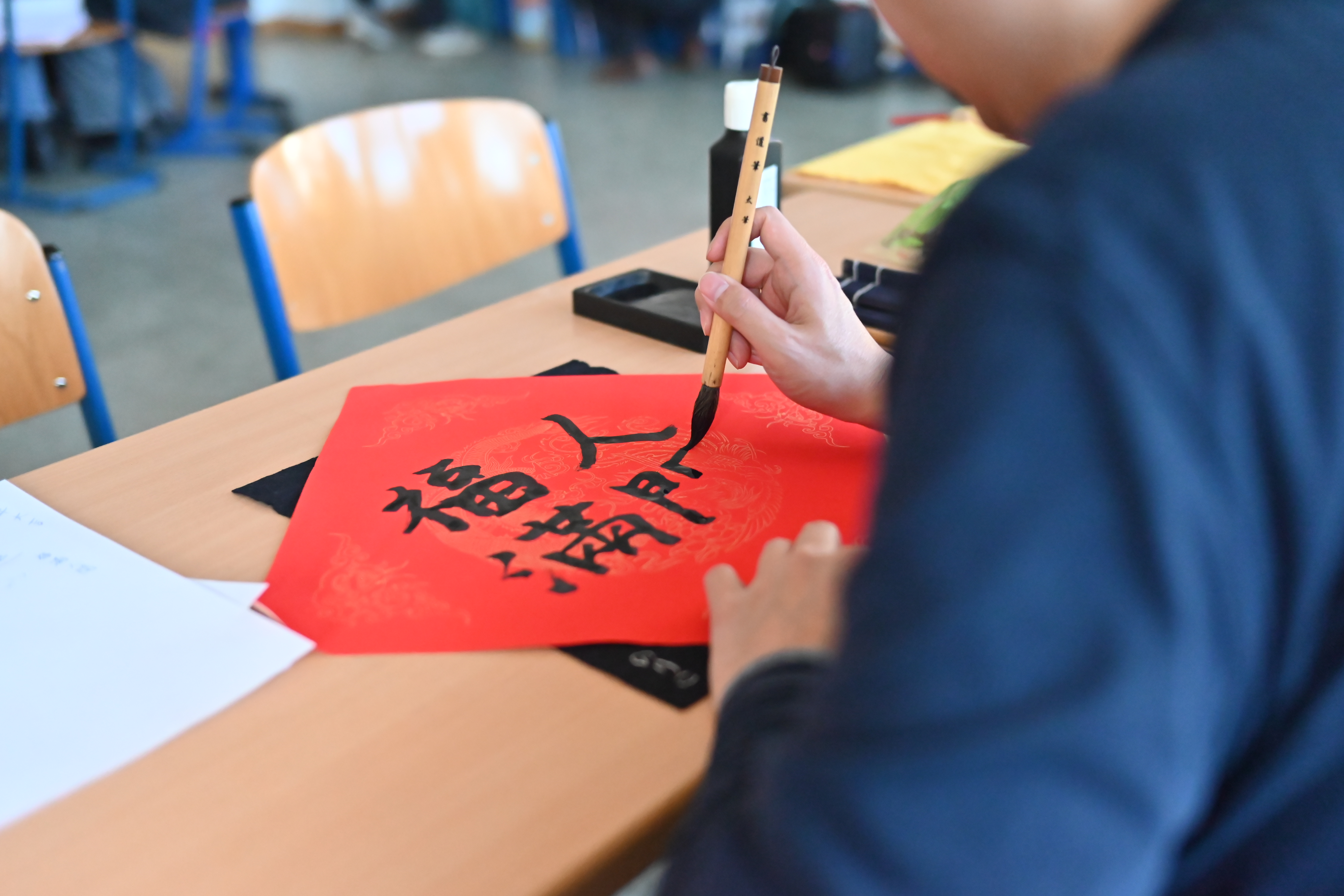 現場書法展演與體驗，自己親筆寫下新年祝福吉祥話。