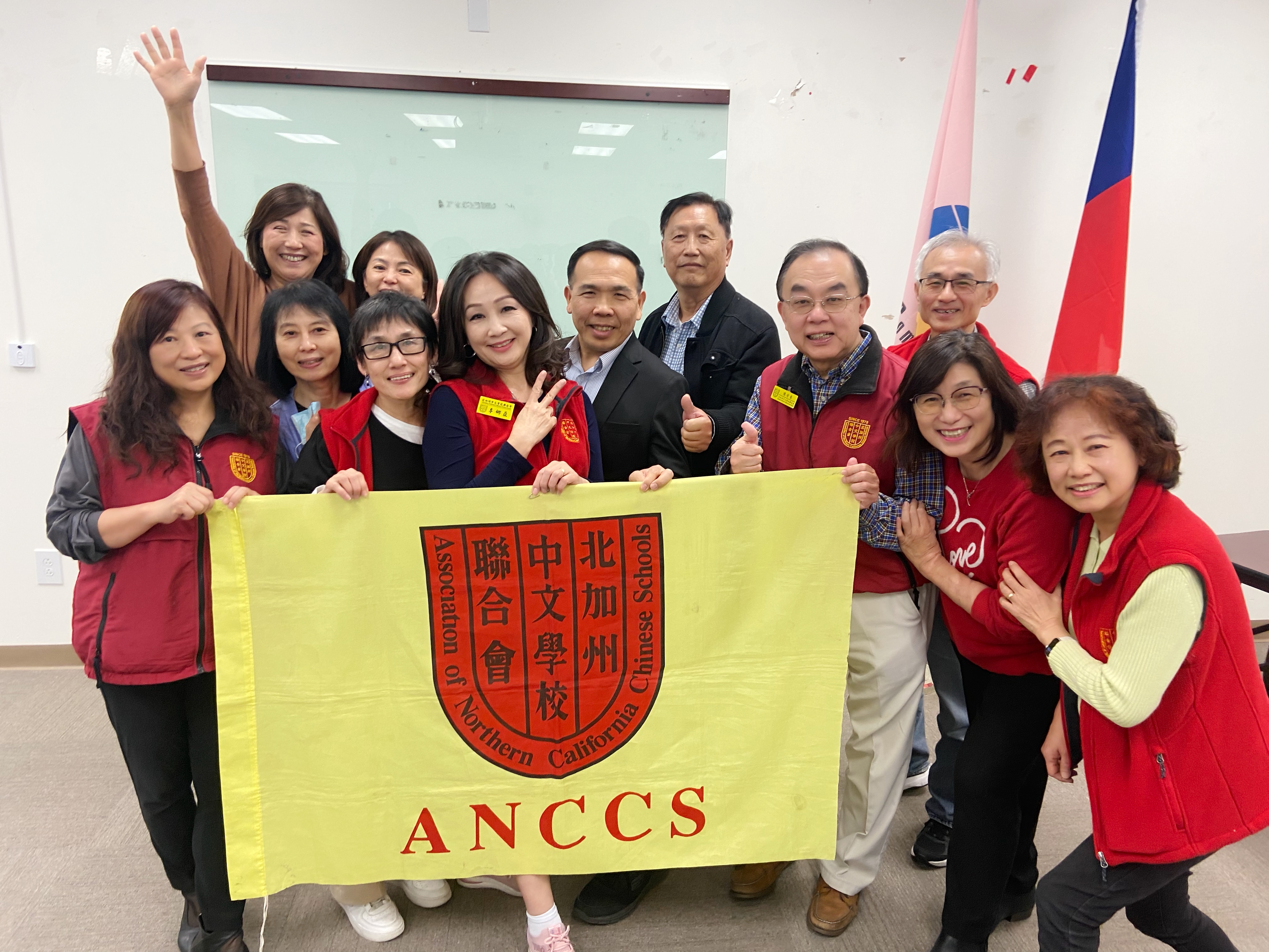 經文處教育組董慶豐組長 和參與的北加志工