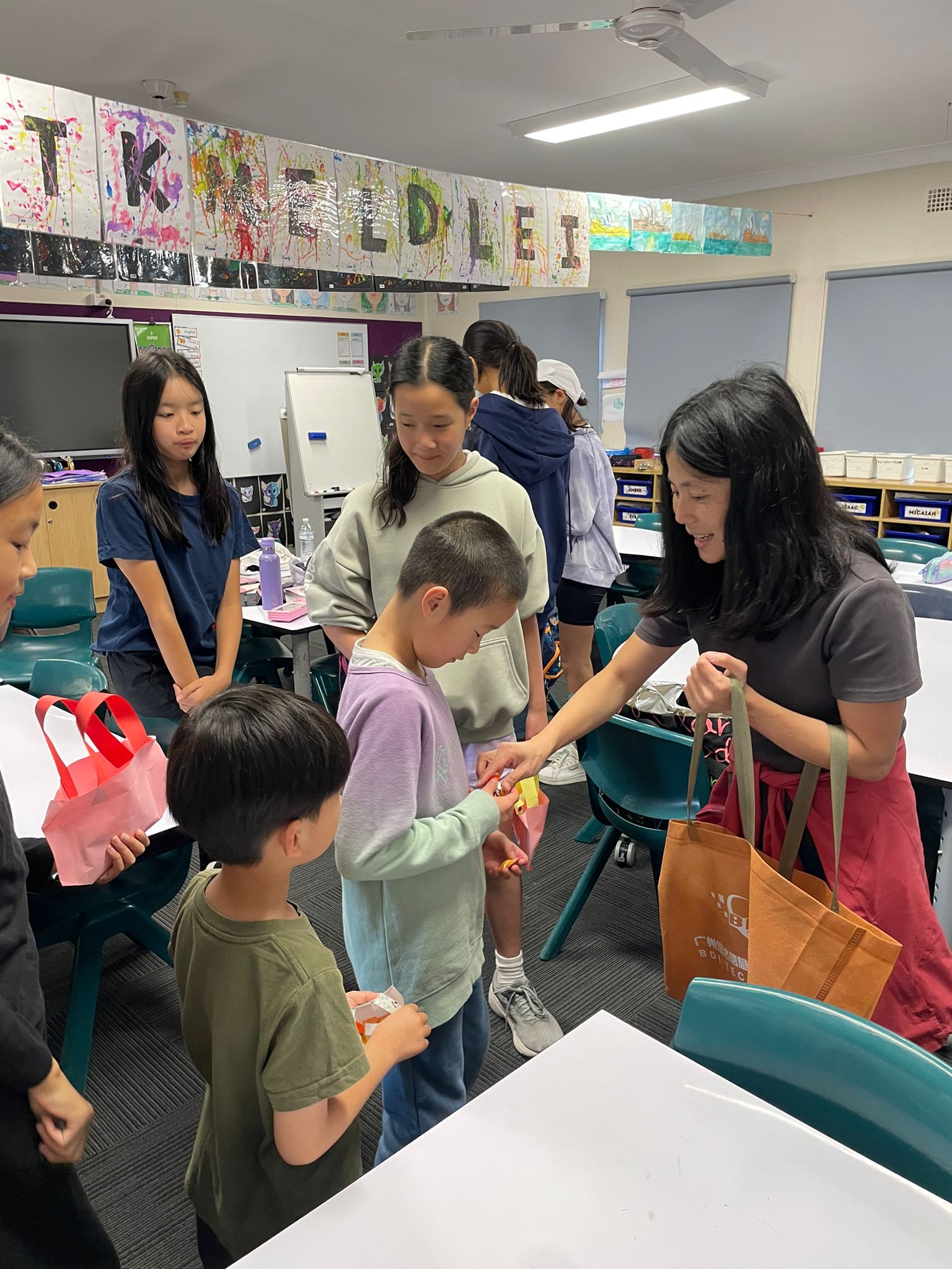 「不給糖，就搗蛋」的趣味活動