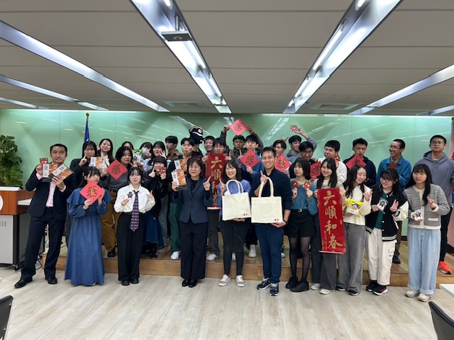 橫濱中華學院高中生前往僑委會拜會