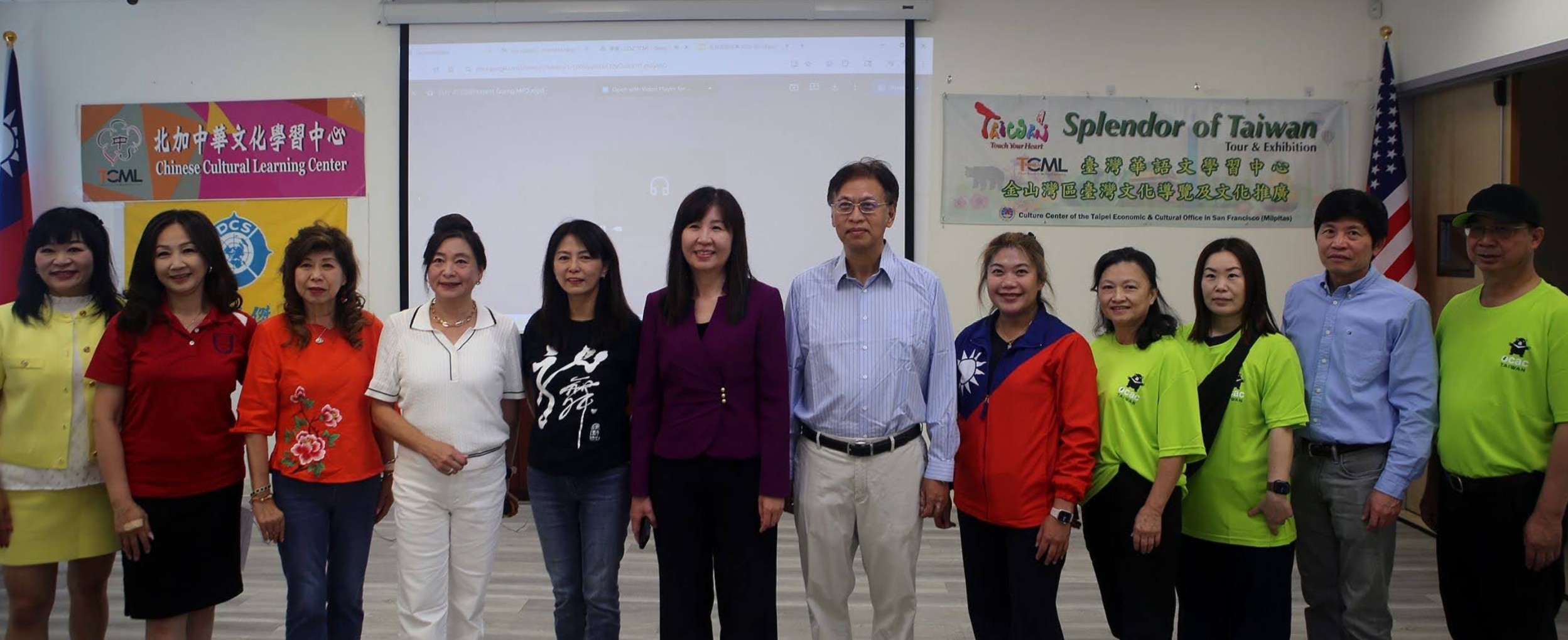 校長李亭儀與謝宜真、陳麗玲、劉慧敏、廖琇菁等老師，為大家講解「金、木、水、火、土」五行文化概念。