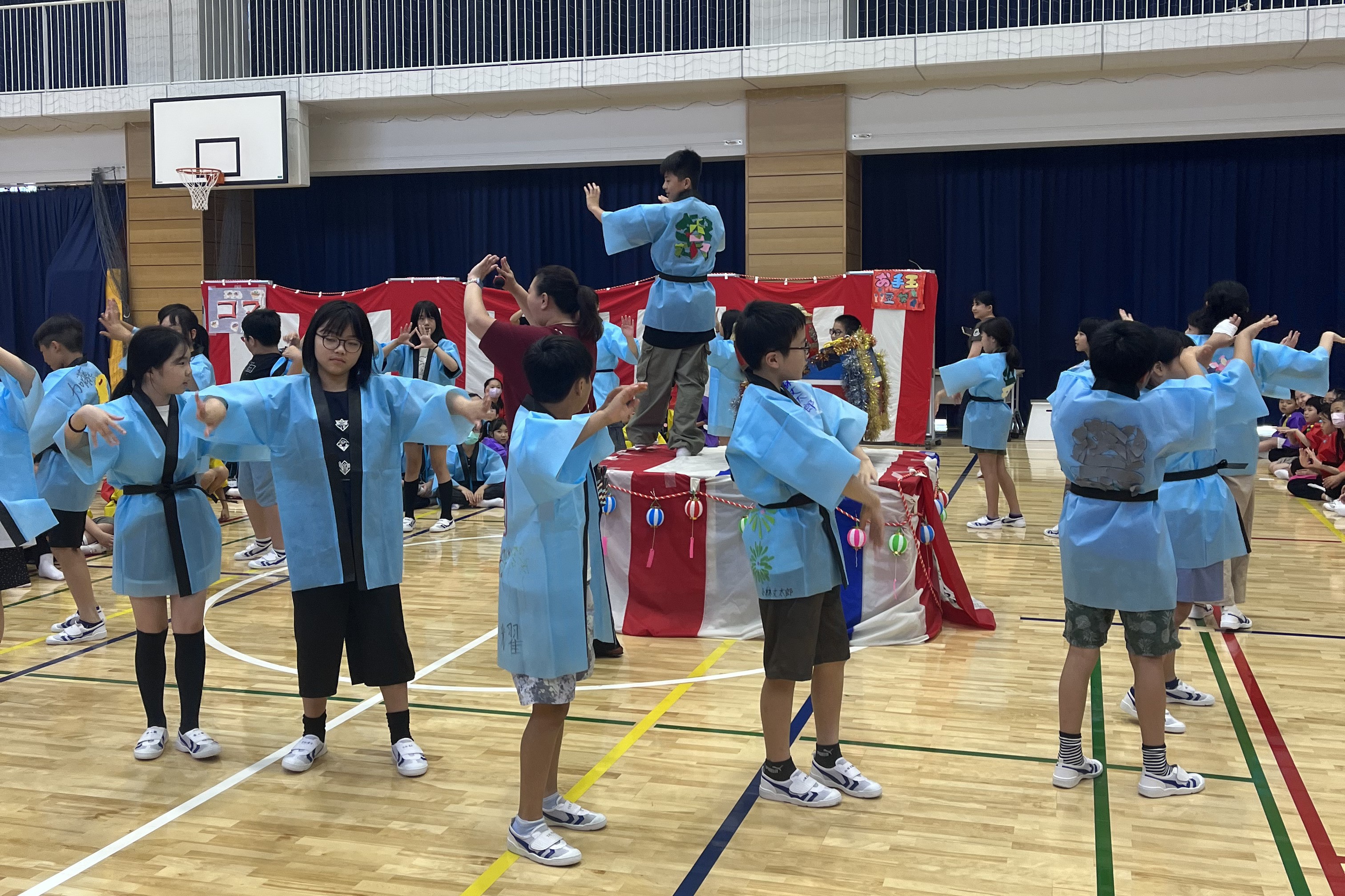 與日本橫濱元街小學過日本祭典