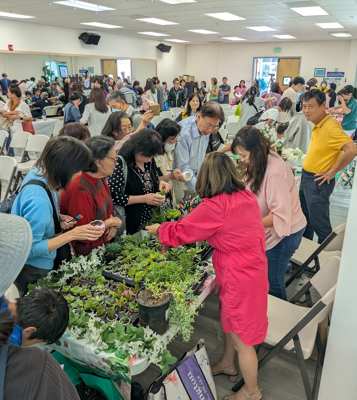 大家帶著親手完成的小作品與滿滿笑容離開，彷彿把一份「古老智慧」裝進心裡，也帶回了家。