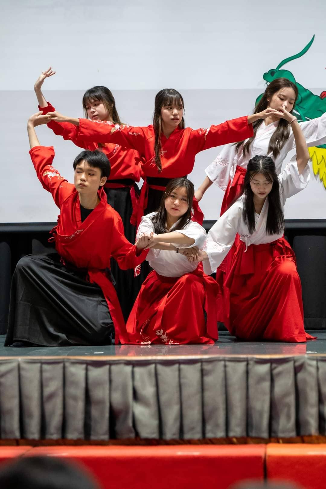 高中舞蹈社學生表演舞蹈