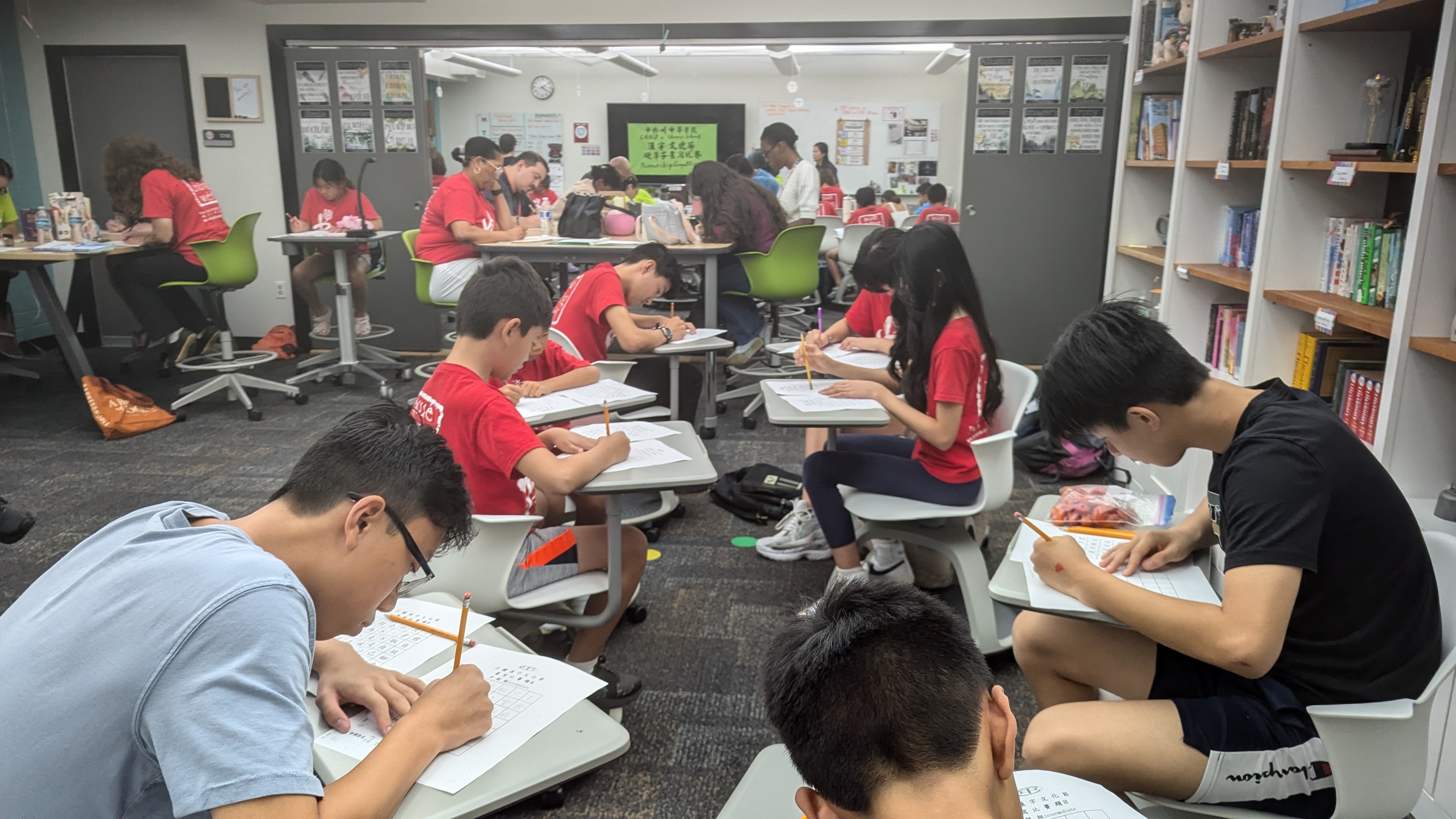 初級，中級，高級組參與書寫比賽