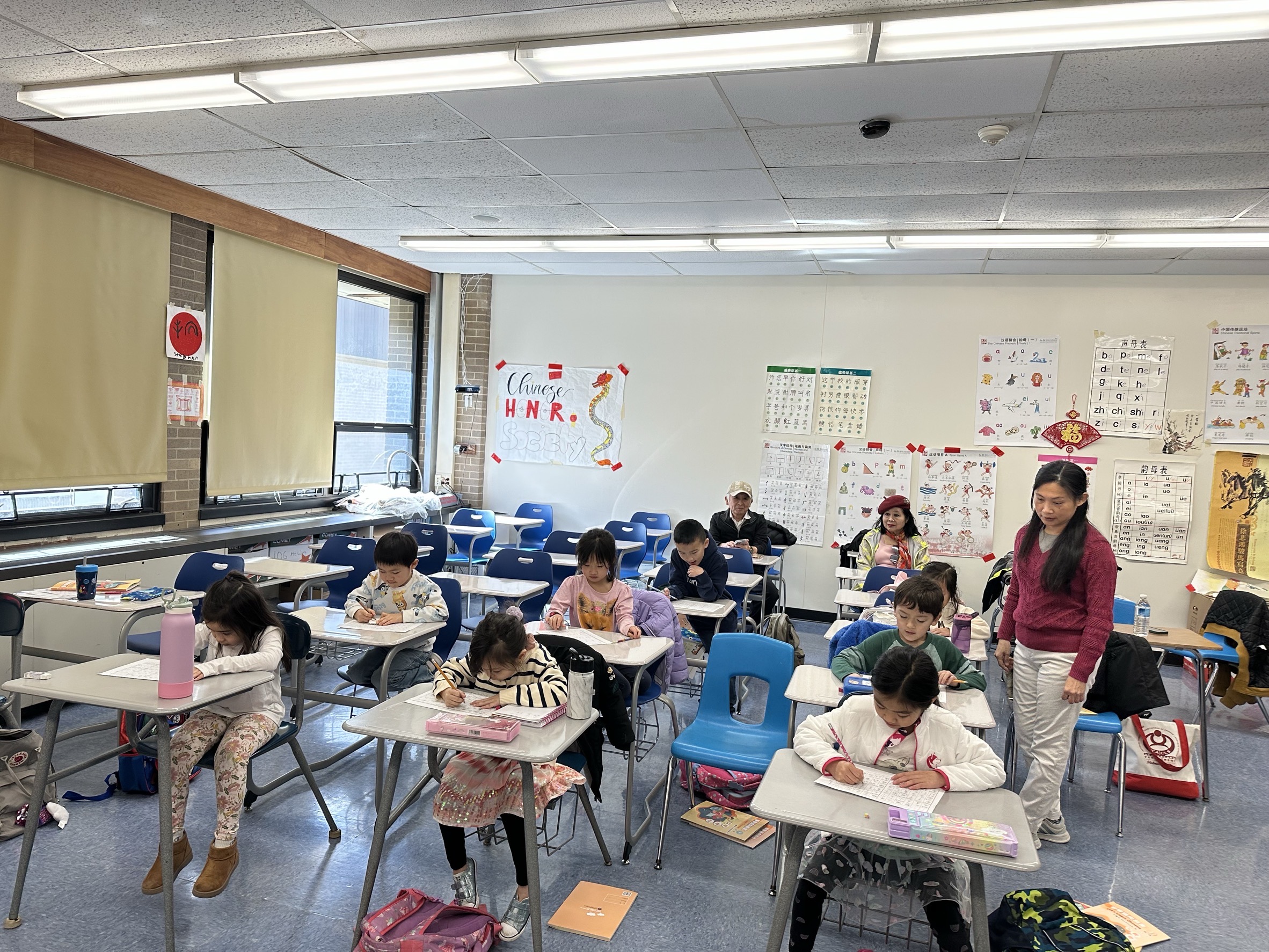 二年級學生參與寫字比賽