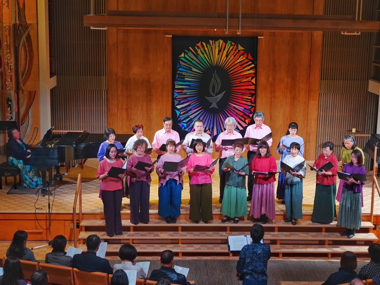 白鷺鷥與水牛合唱團演唱李志純教授兩首截然不同風格的歌 Harvest Hope 與 跨文化之歌