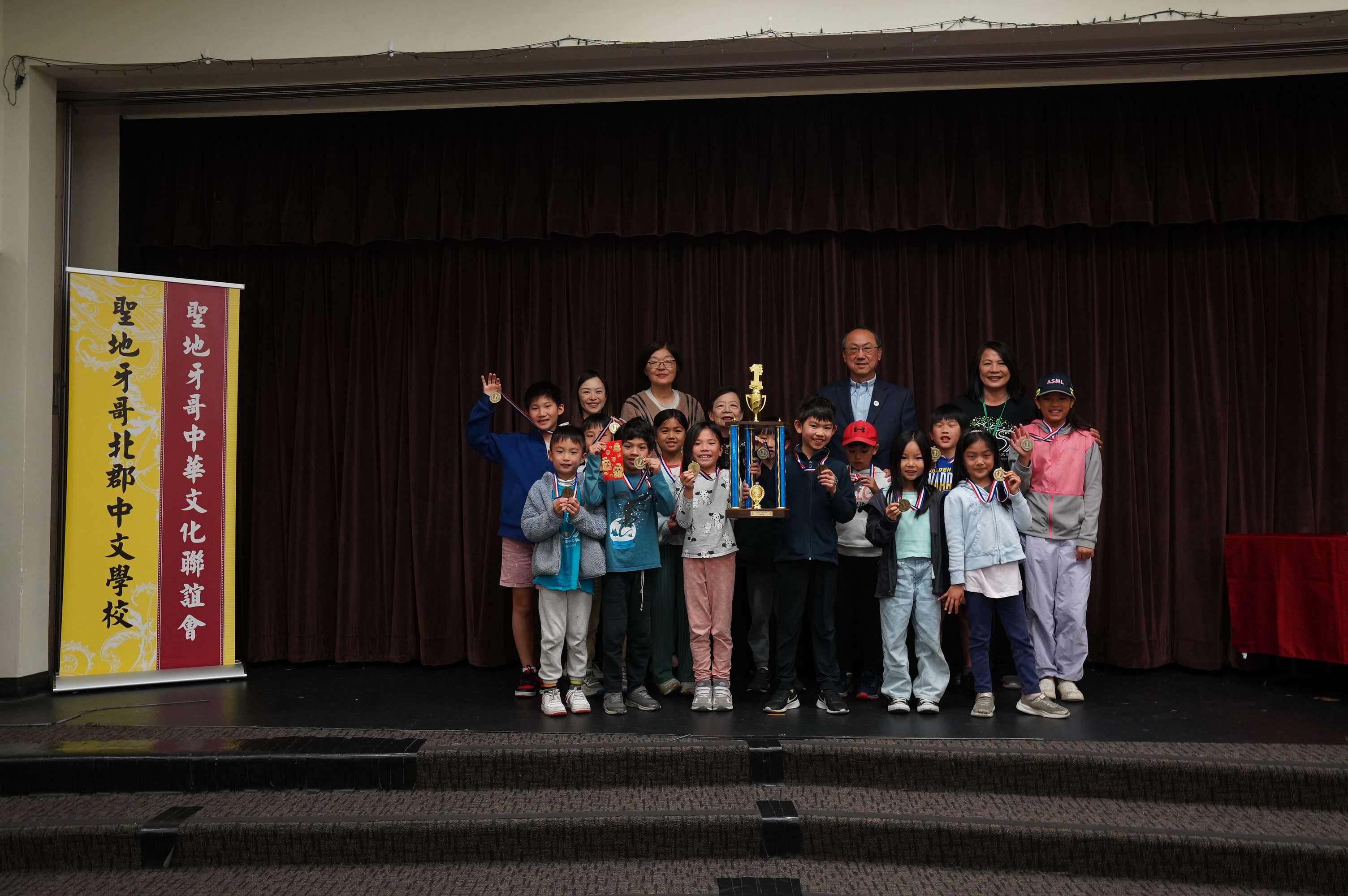 二甲勇奪初級組冠軍