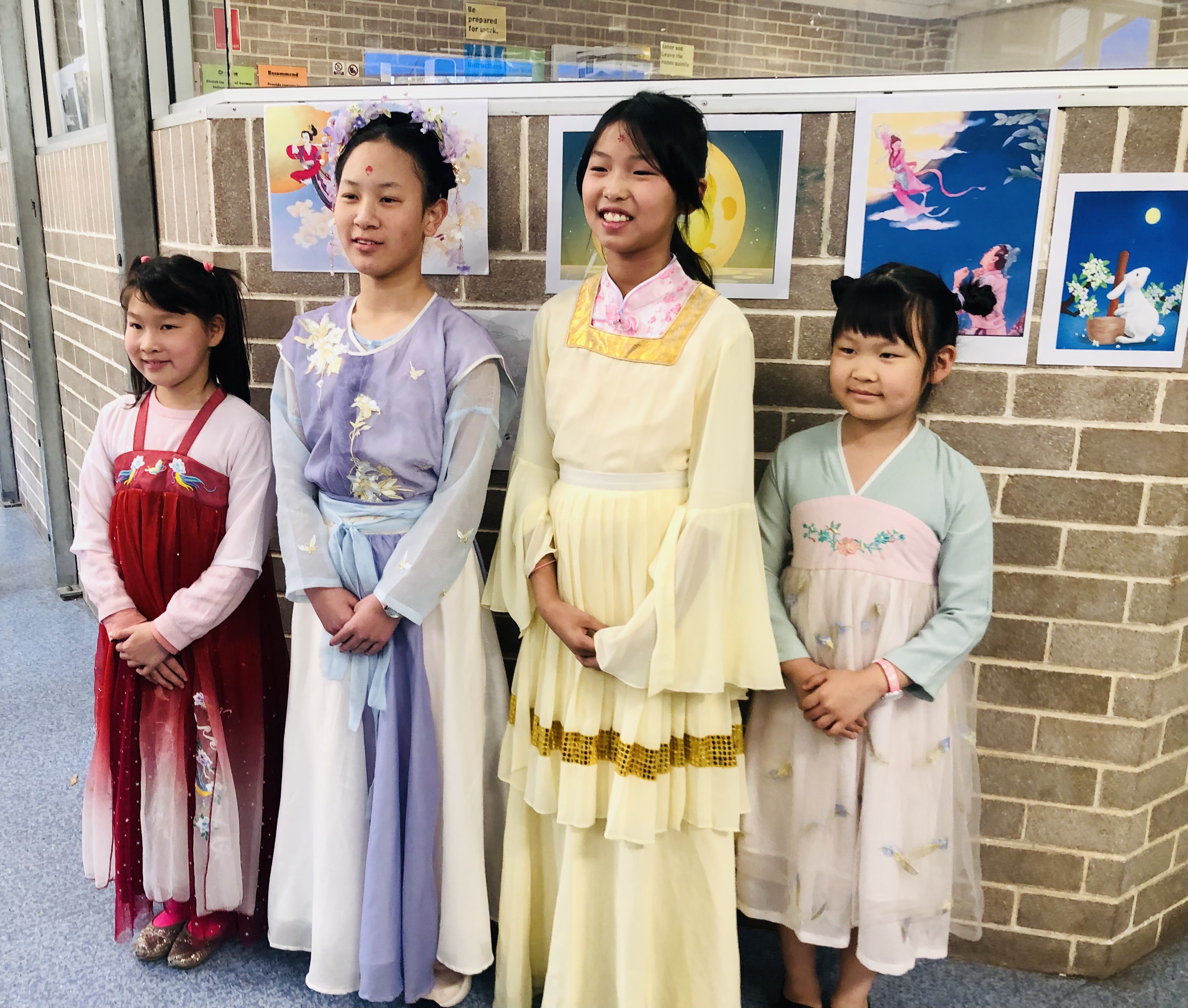 穿上仙女裝，走進月宮，體驗嫦娥奔月。