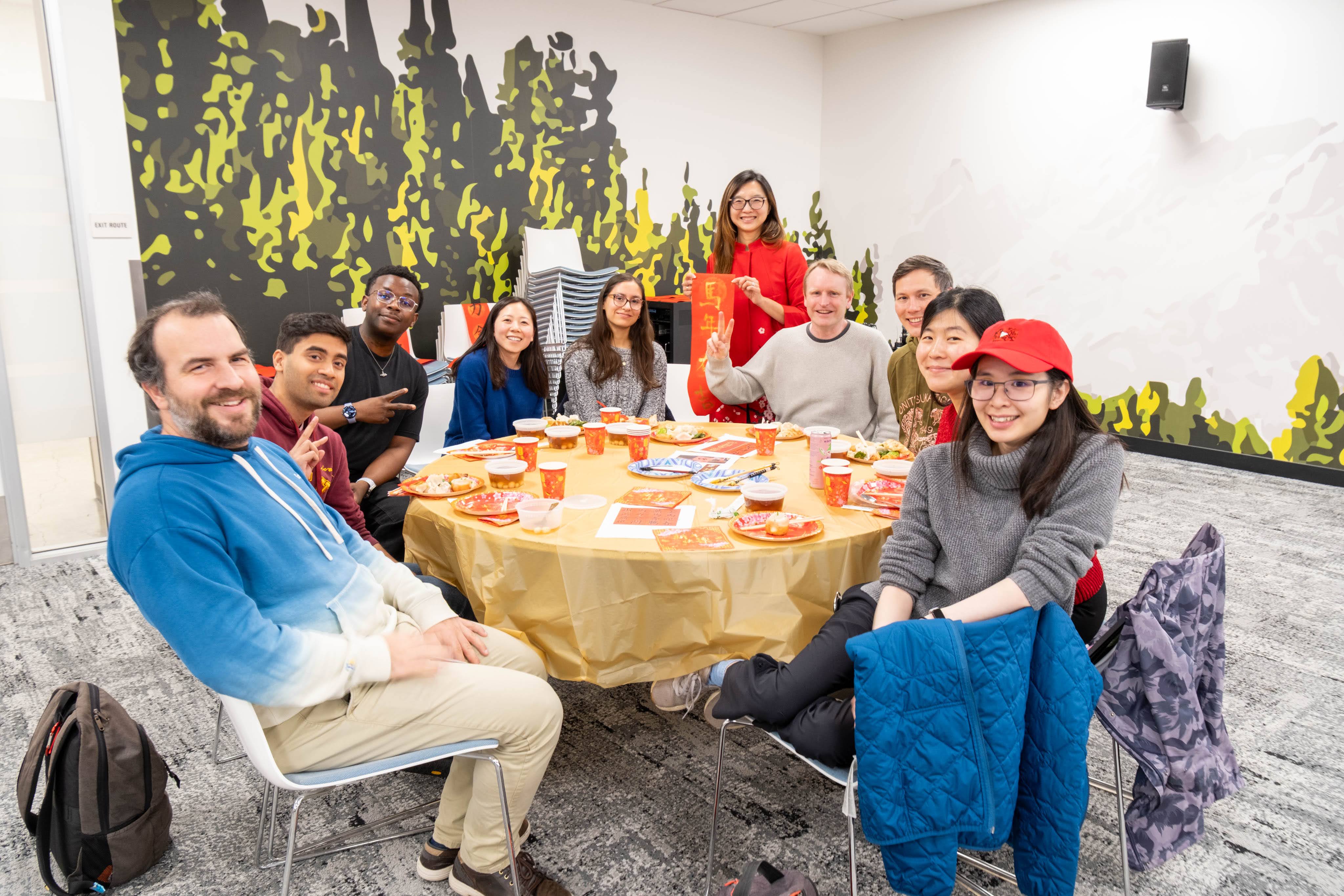 會場特別以圓桌形式布置，重現台灣「辦桌」文化