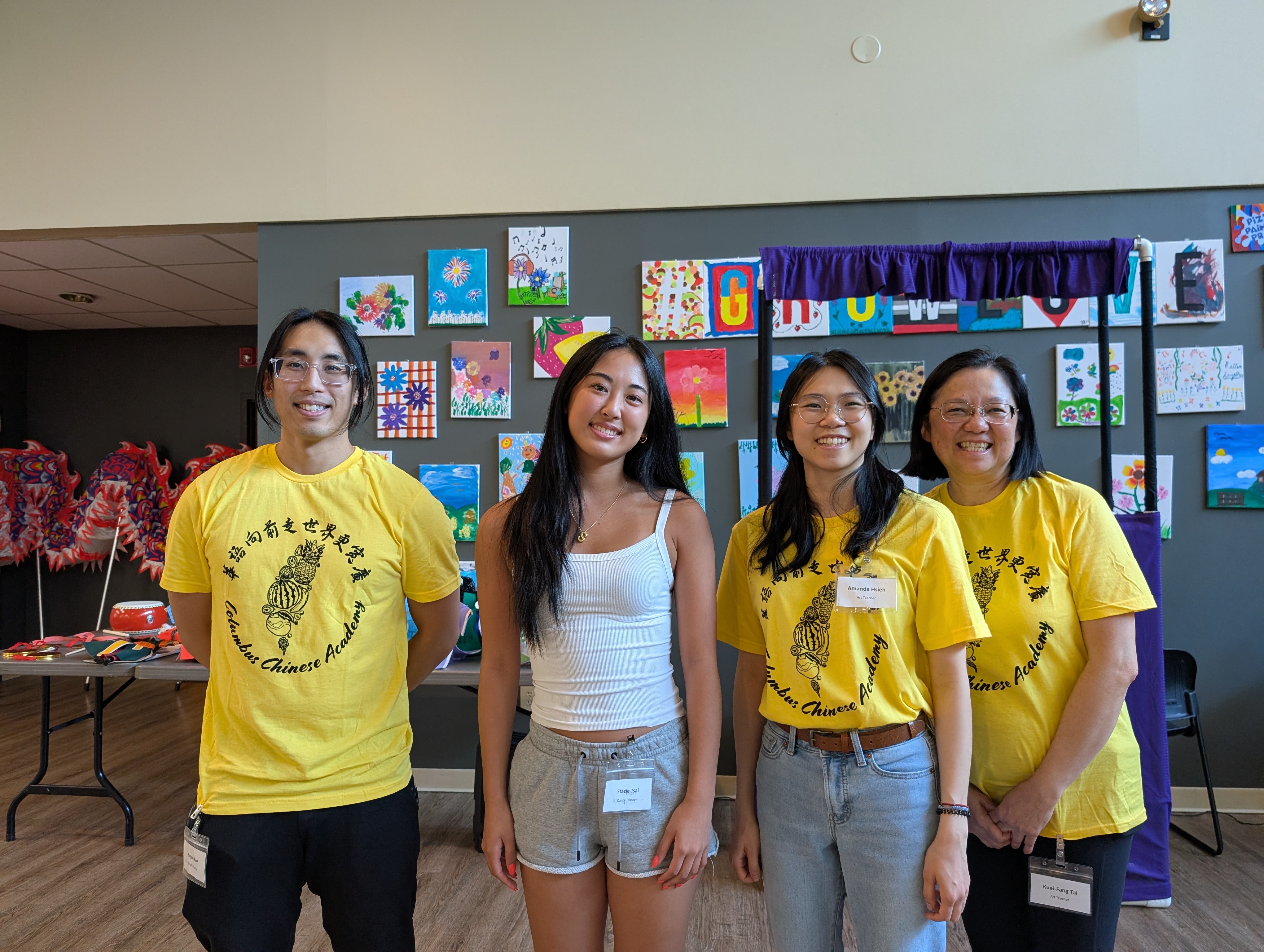 夏令營老師(由左而右: 高聖恆 功夫老師，蔡雨芳 舞蹈老師，謝明璇 手工藝老師，戴桂芳 布袋戲老師)