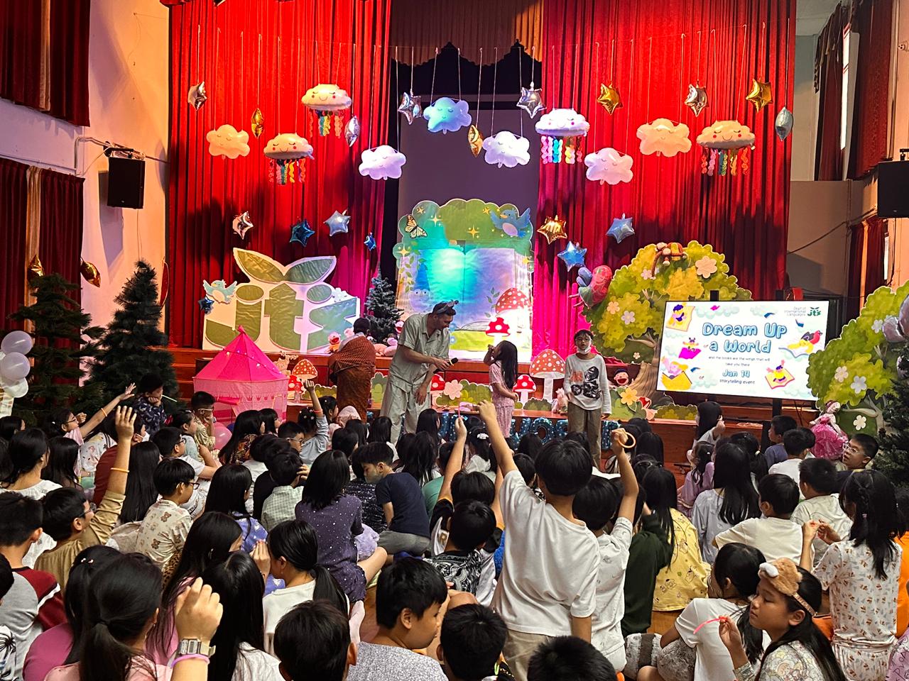 主持人Mr.Will與小小故事家