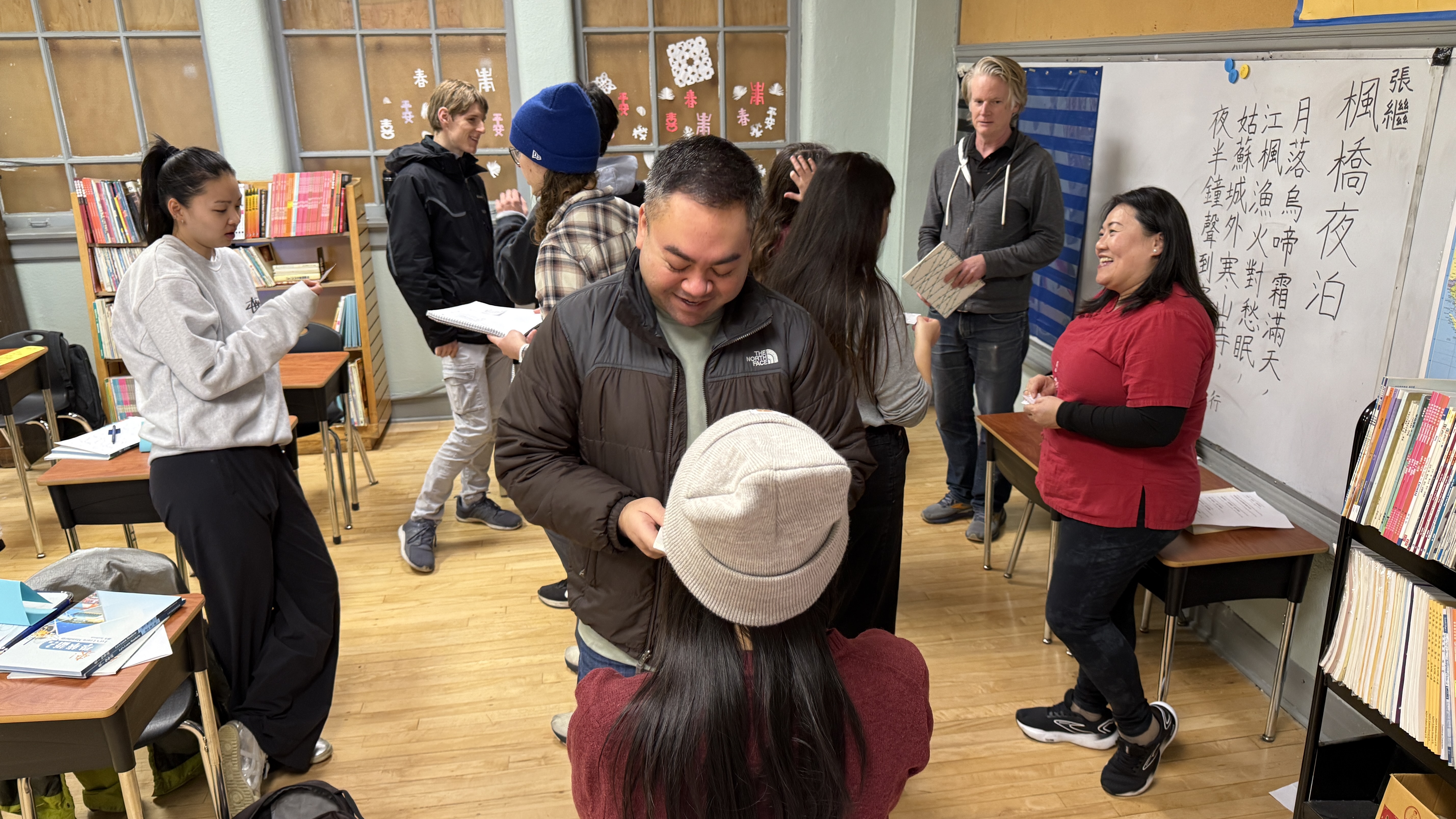 陳佳奇老師指導學生做互動對話練習