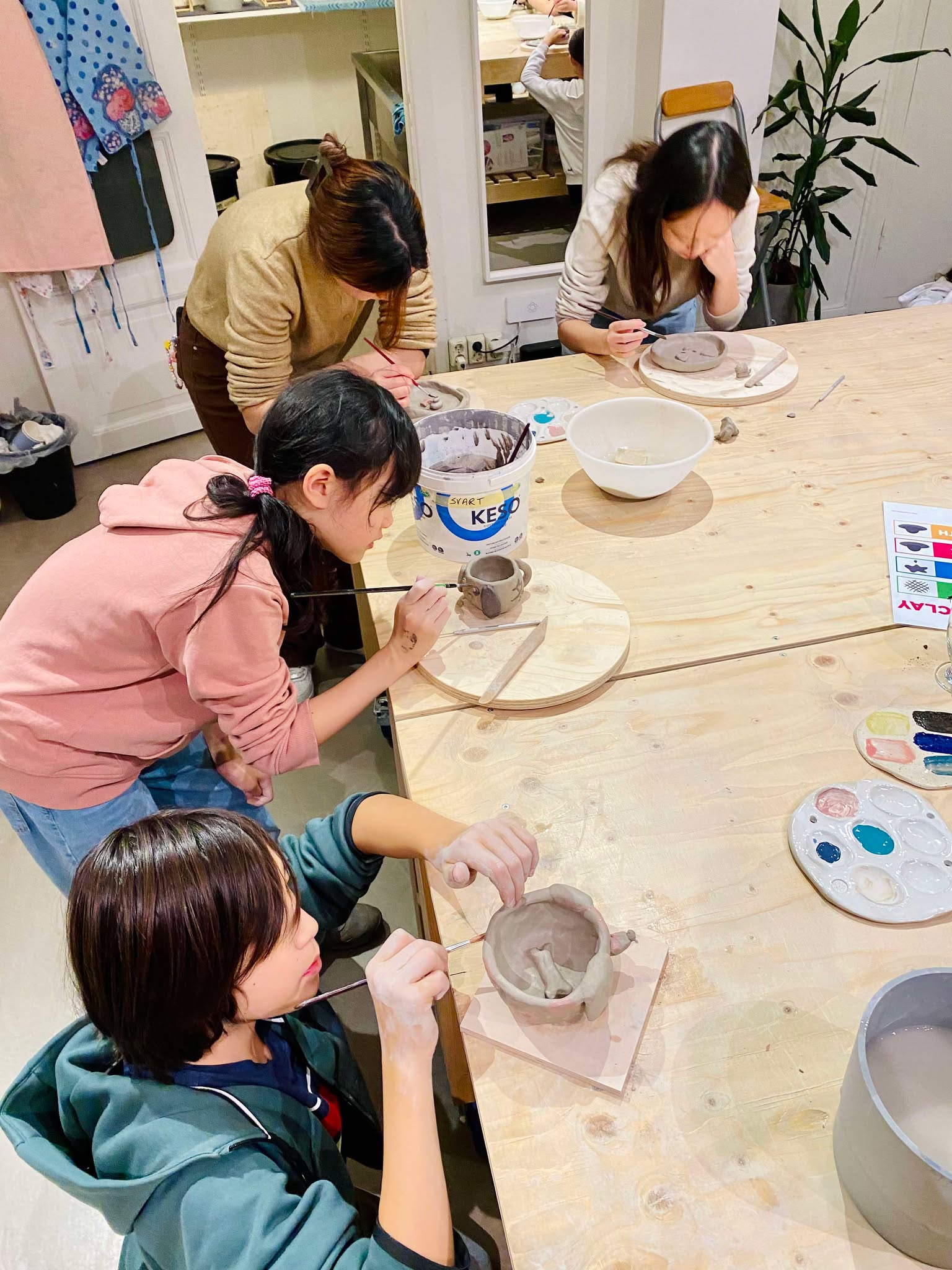 瑞典僑校「Tizzy的中文樂教室」舉辦2024陶藝漢字文化活動1