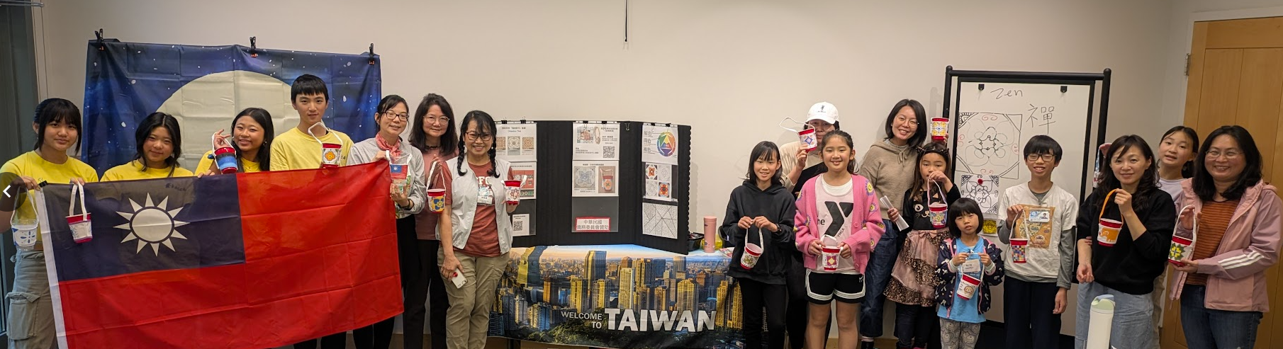 每位參加者都完成彩繪環保提袋，每個作品都獨一無二兼具文化寓意與美學創意。