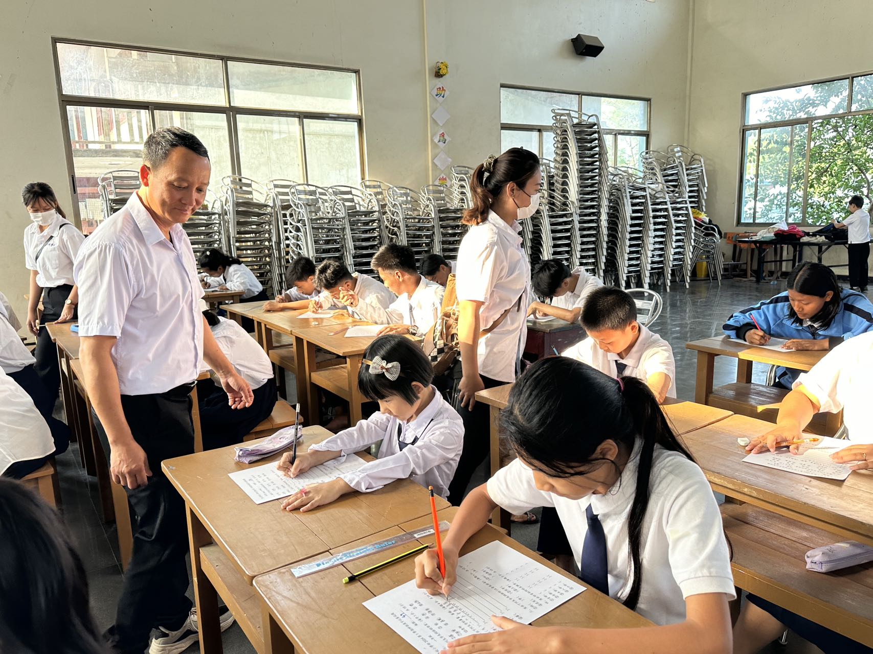 校長尹勝邦親臨現場為參賽者加油打氣