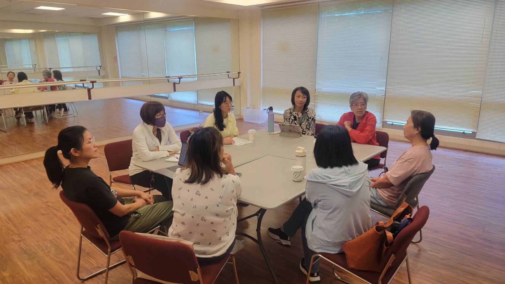 現場教師進行分組討論