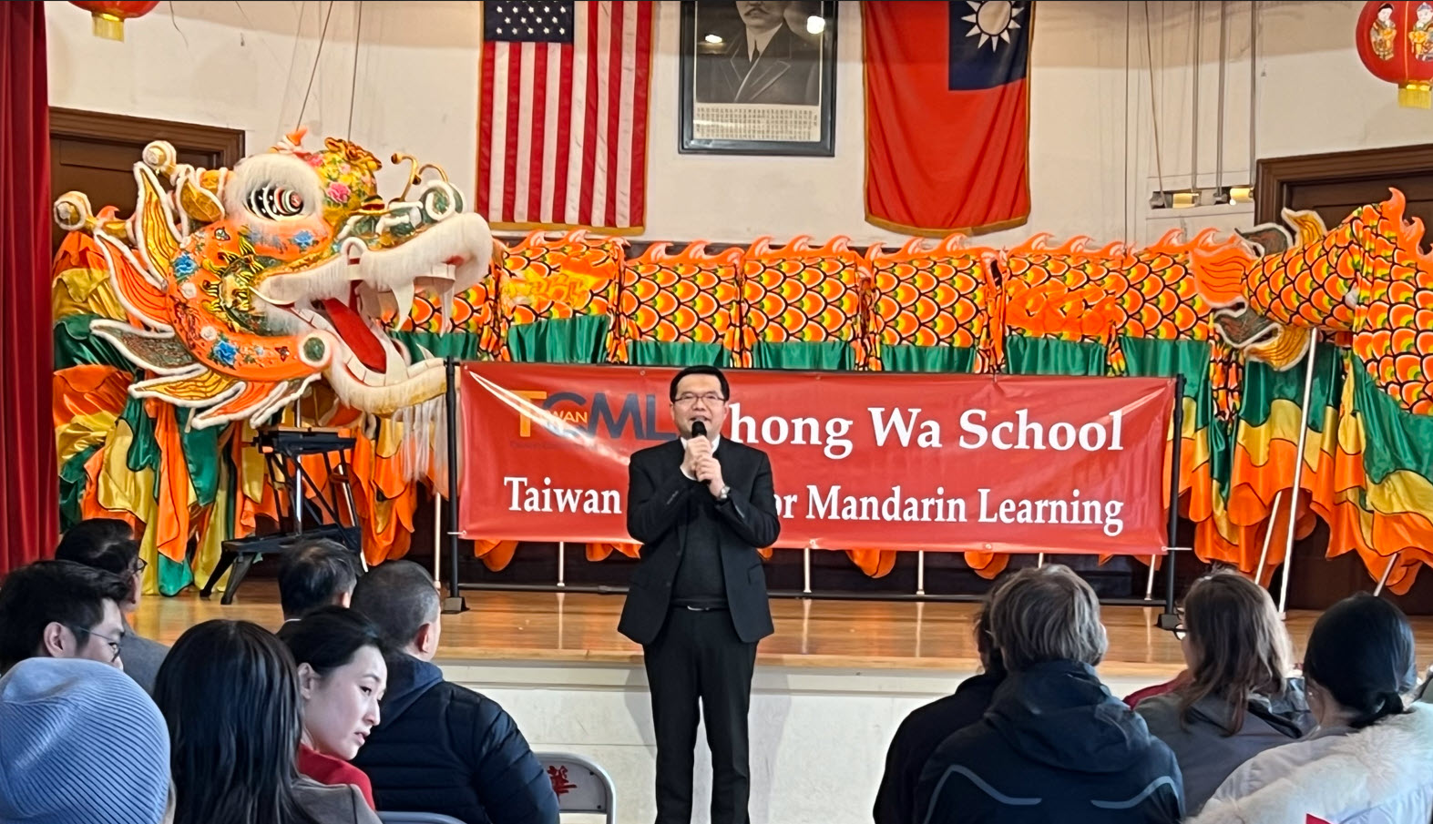 貴賓 僑教中心主任 王偉讚 致詞