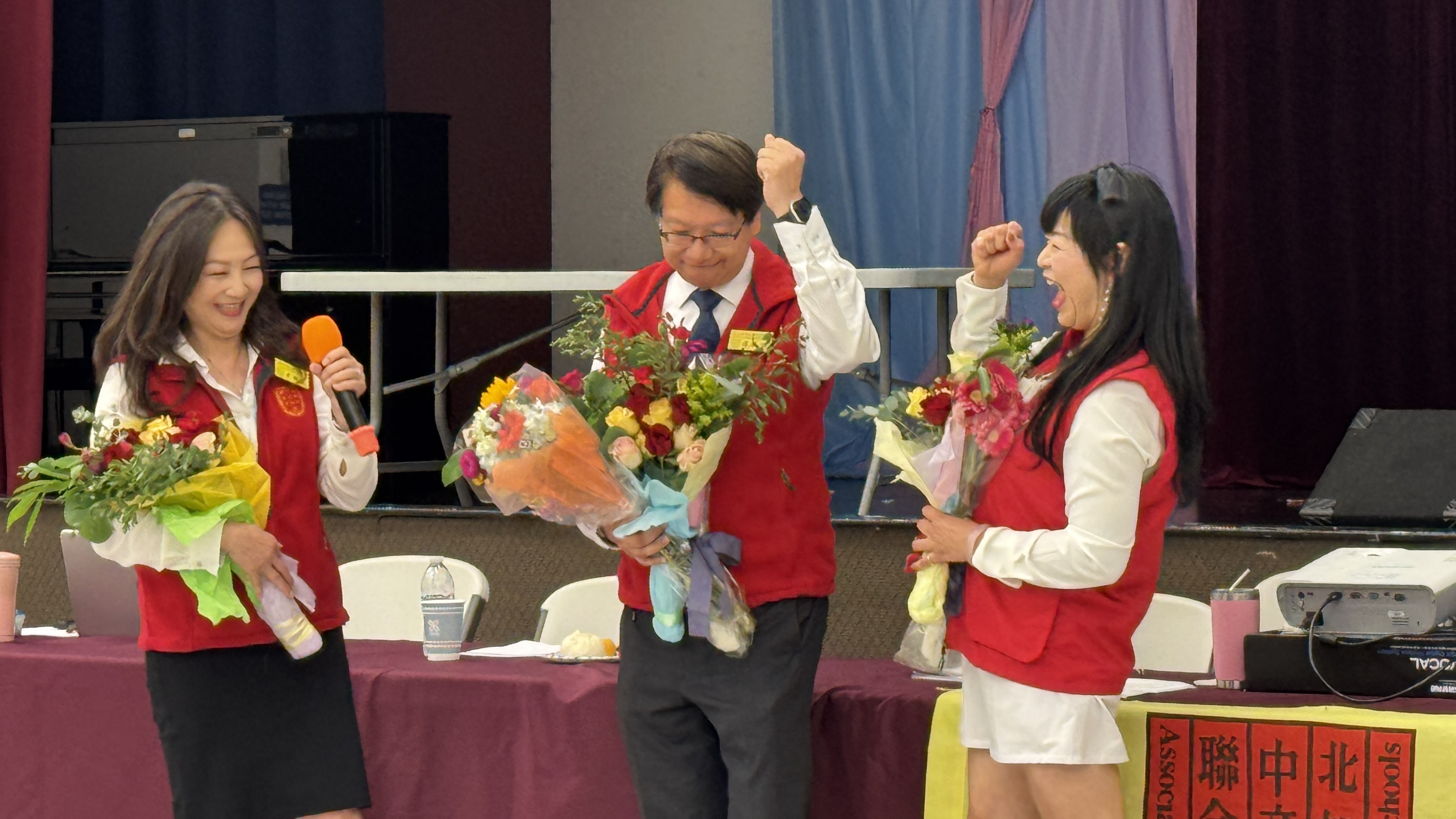 現任會長李娜亞與將接任第48屆正副會長互相加油打氣那一刻， 是 「我們在一起」 最真誠美善的見證