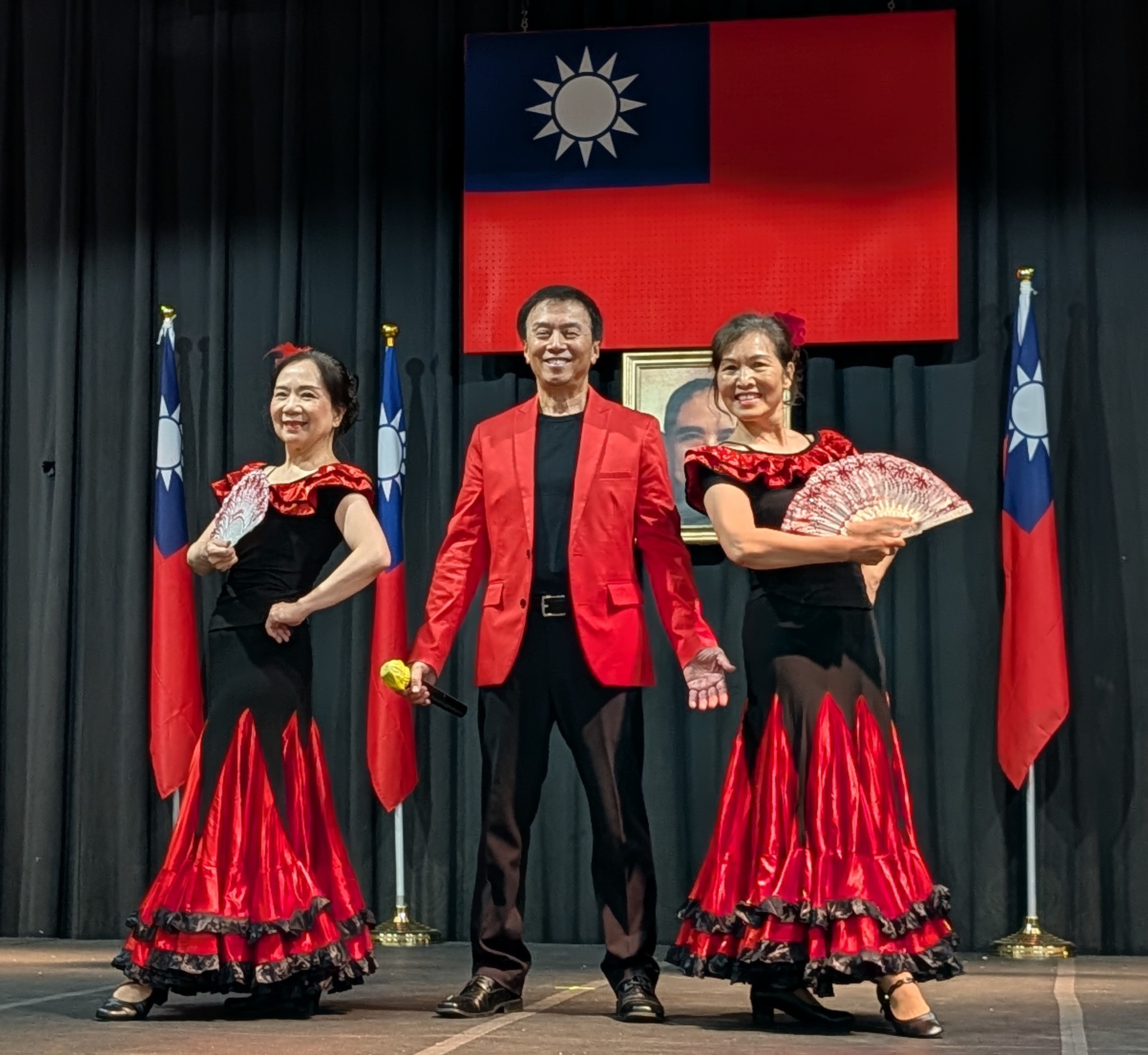 聯誼會團隊高亢歌聲與熱情舞蹈