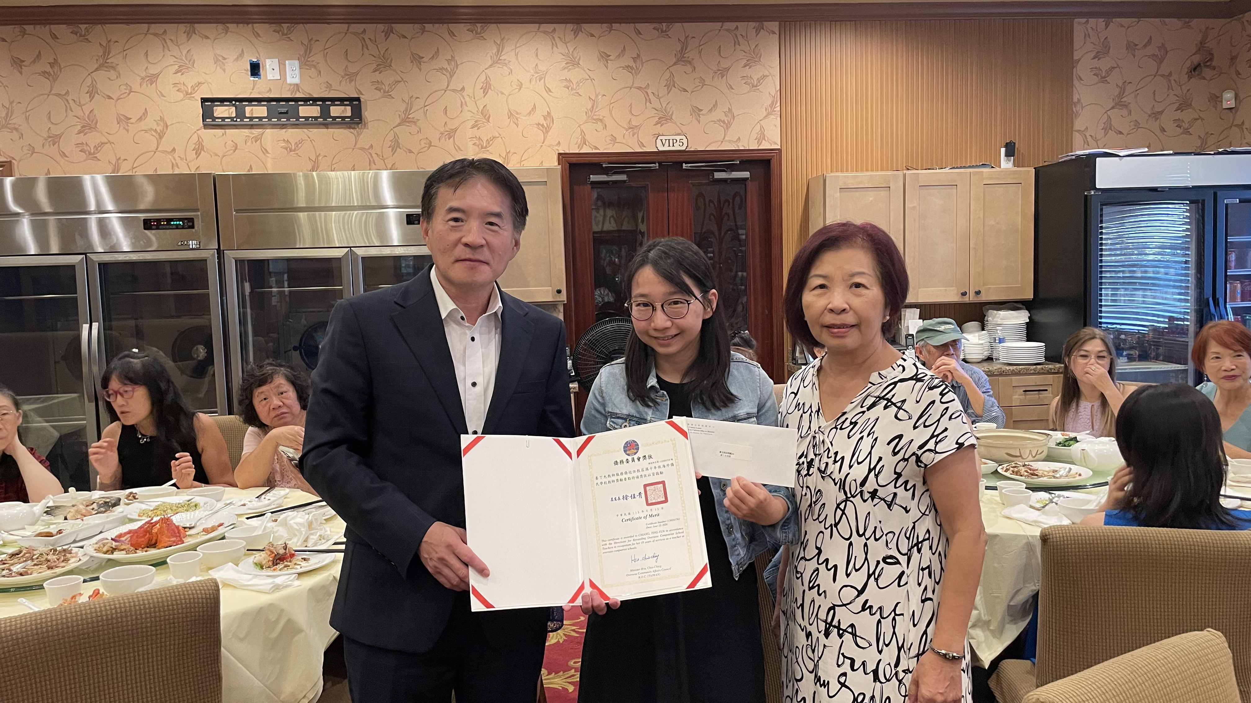 表揚休士頓地區資深優良教師菩提學苑姜丁允老師