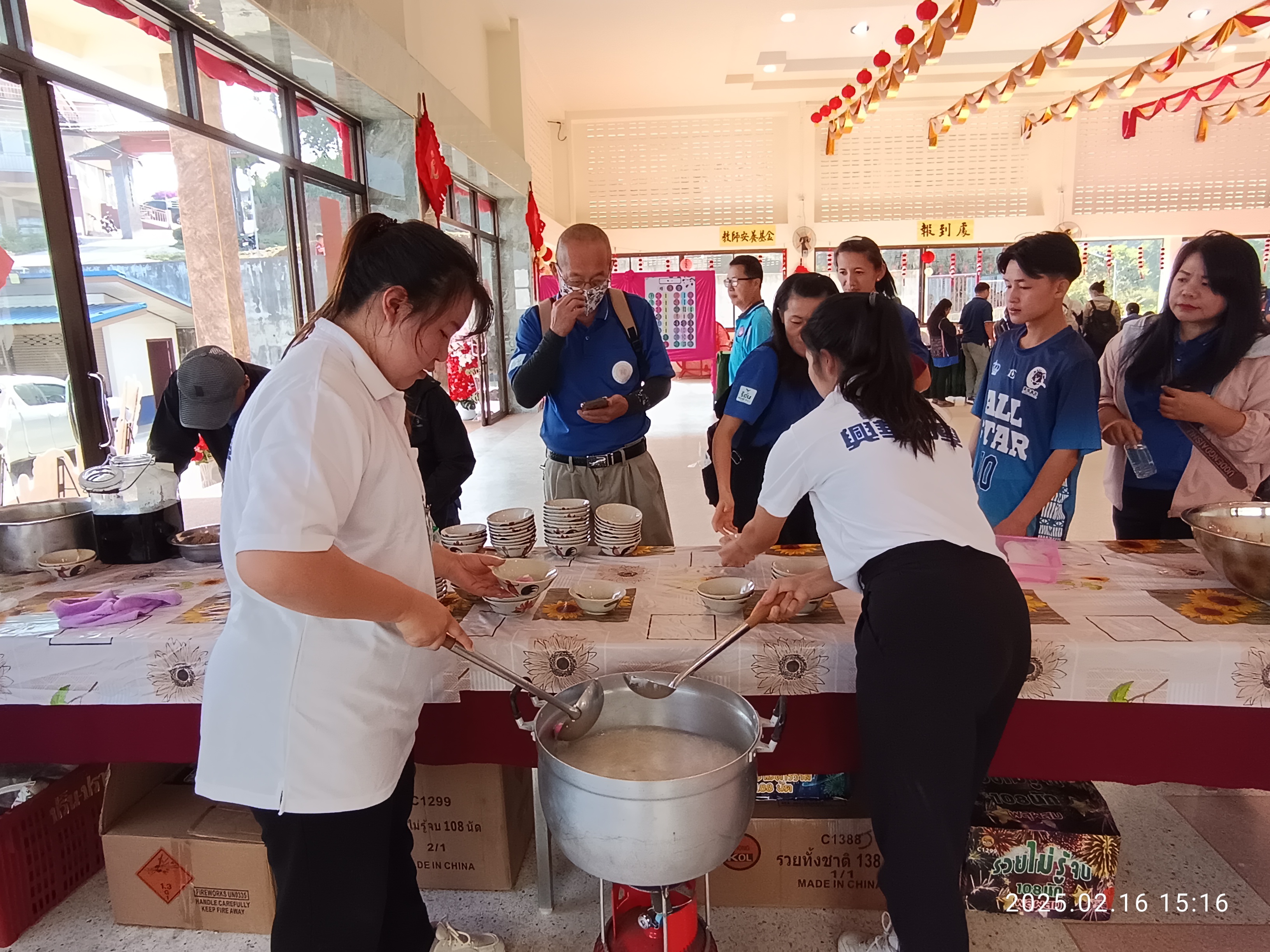 承辦中學準備各種湯圓供會員享用