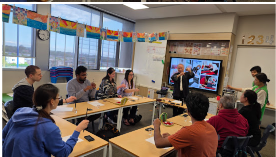 黎邦桓老師指導學員正確握筆姿勢