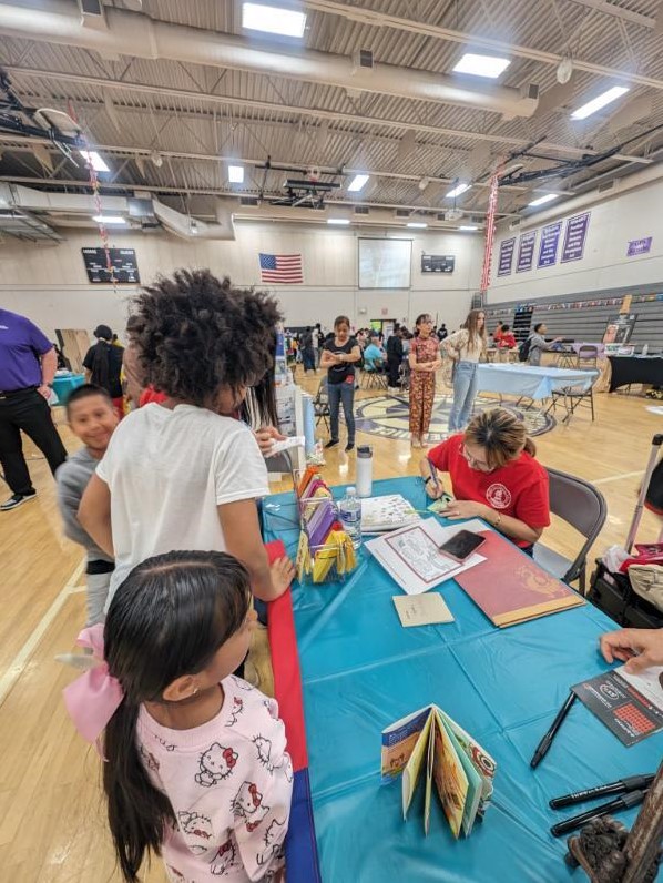 製作精緻的客製化書籤給參與學生留作紀念