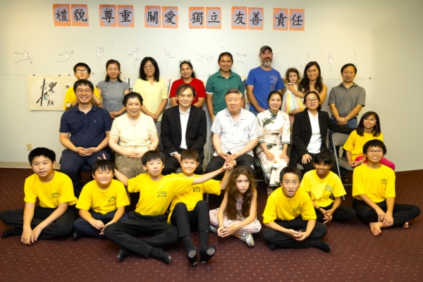 參與2025年新澤西州明慧夏令營的部分老師和學生合影