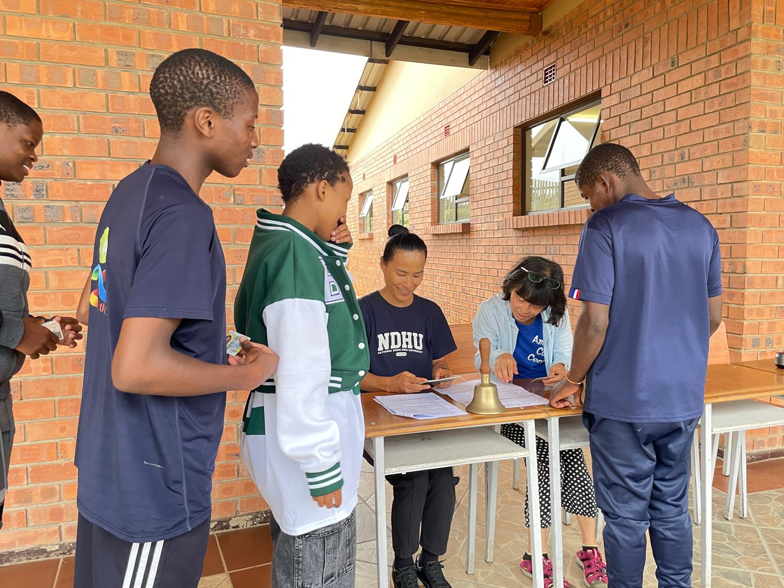 進入試場前證件查驗